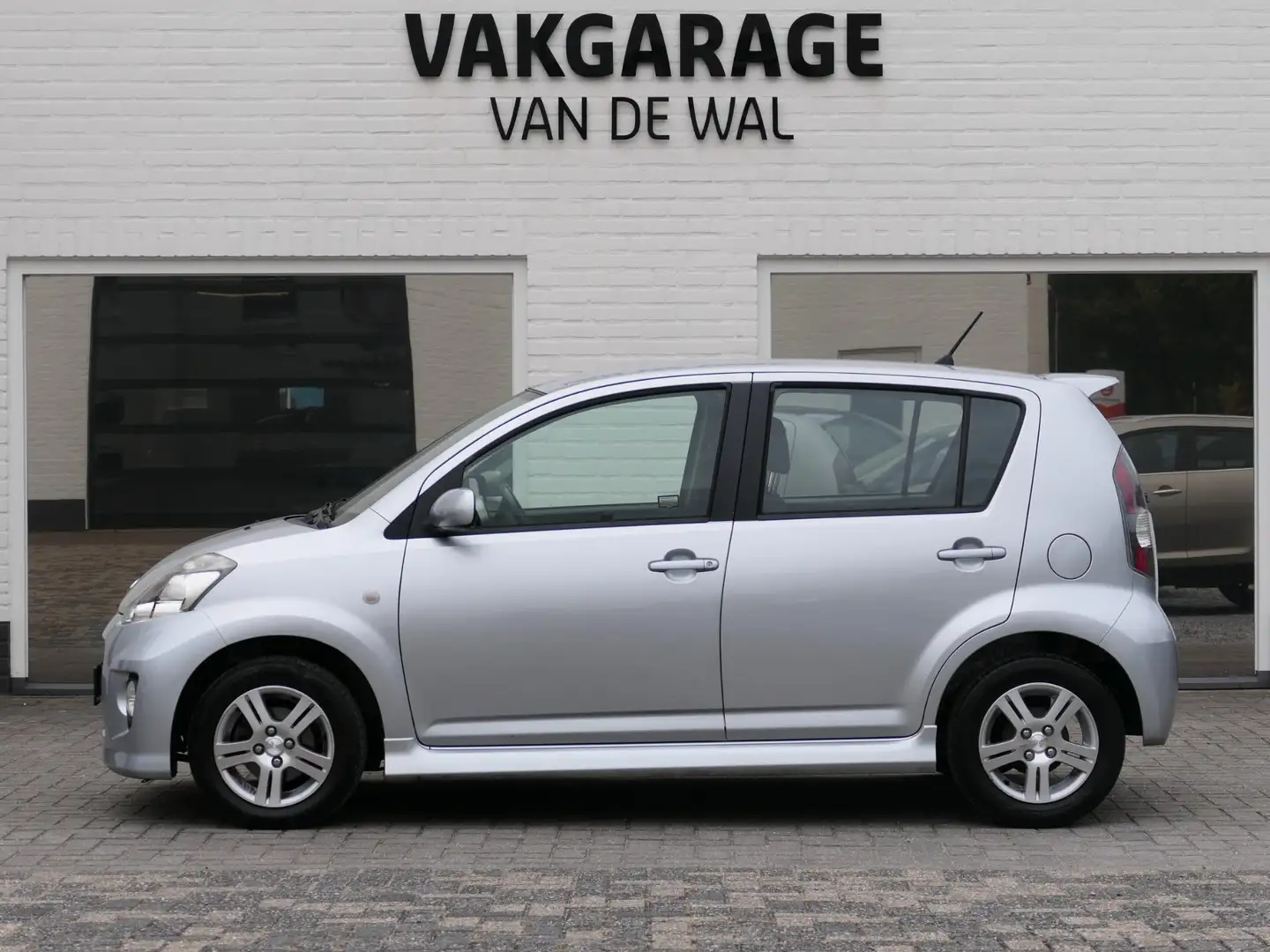 Daihatsu Sirion 2 1.3-16V Sport | Airco | Lichtmetalen velgen | El Gris - 2