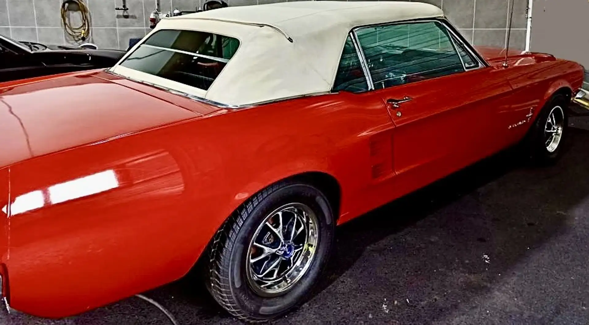 Ford Mustang Cabriolet Rot - 2