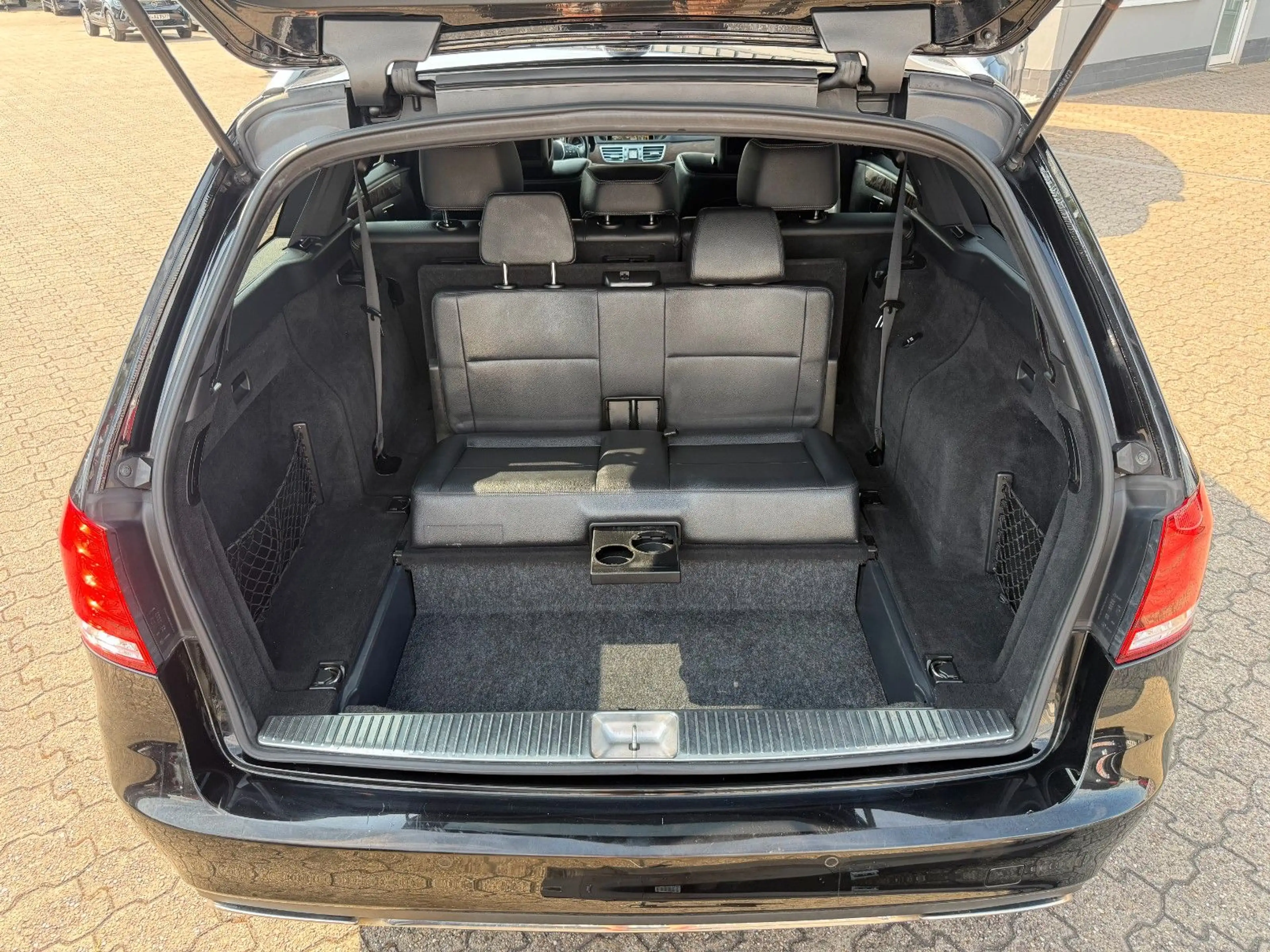 Mercedes-Benz E 250 E T-Modell E 250 CGI Avantgarde, 7 Sitze — photo 12
