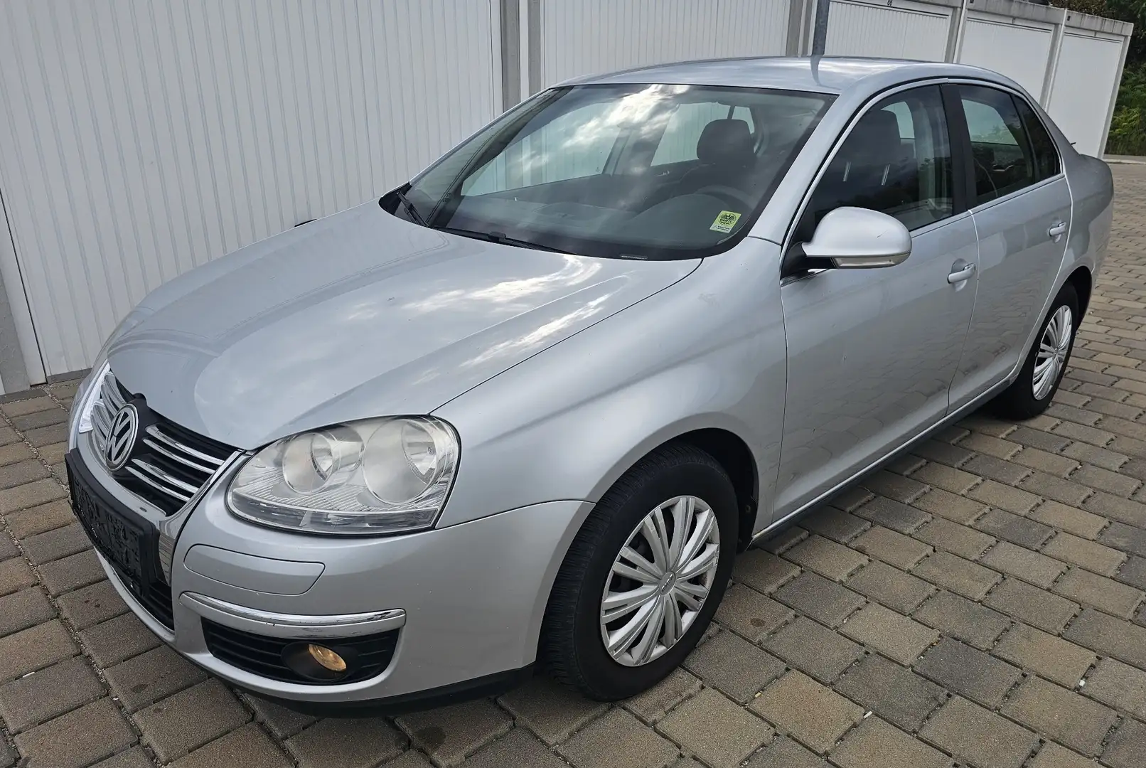 Volkswagen Jetta Comfortline 1,6 Silber - 1