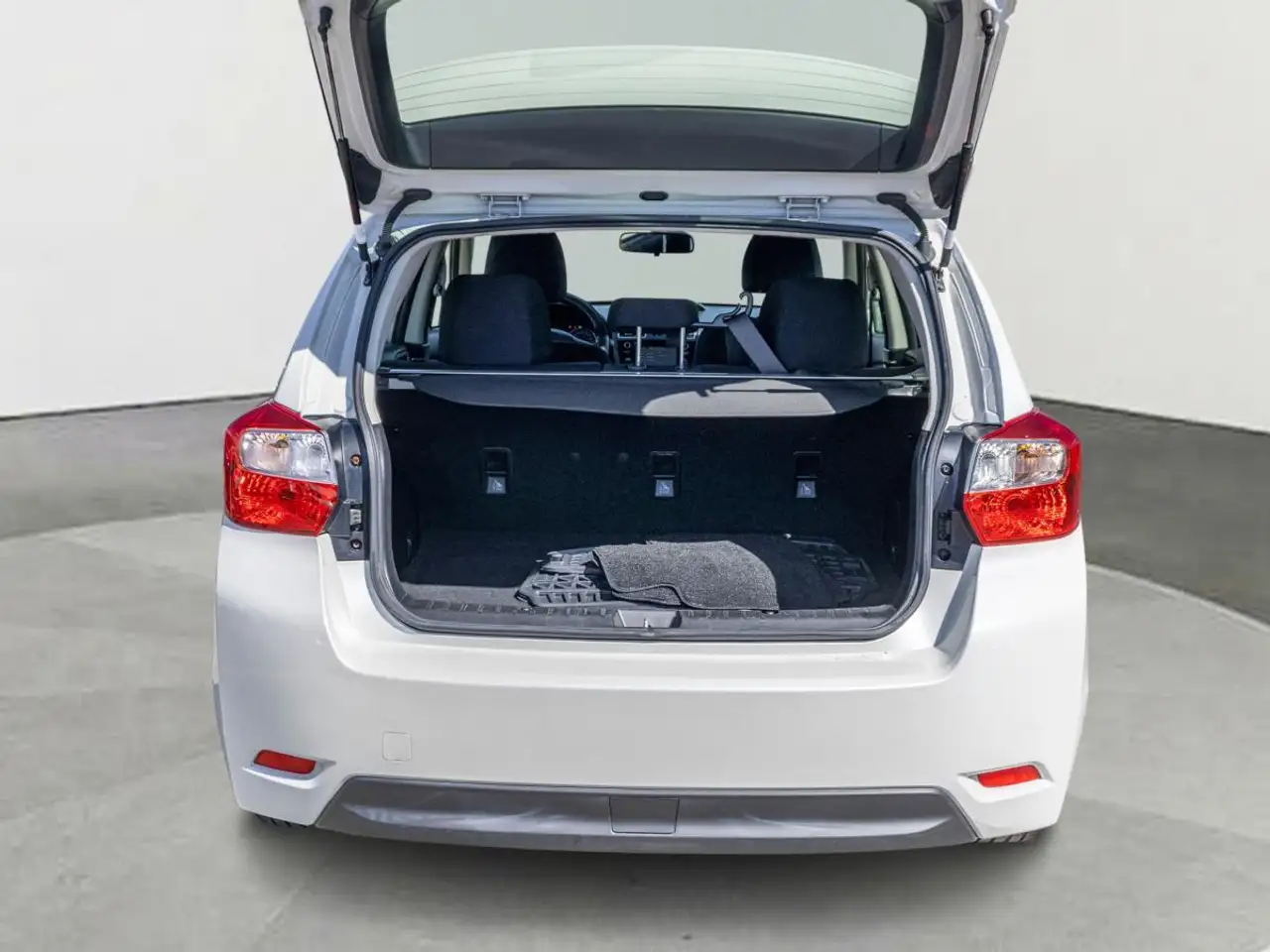 Subaru Impreza снимка Subaru Impreza
