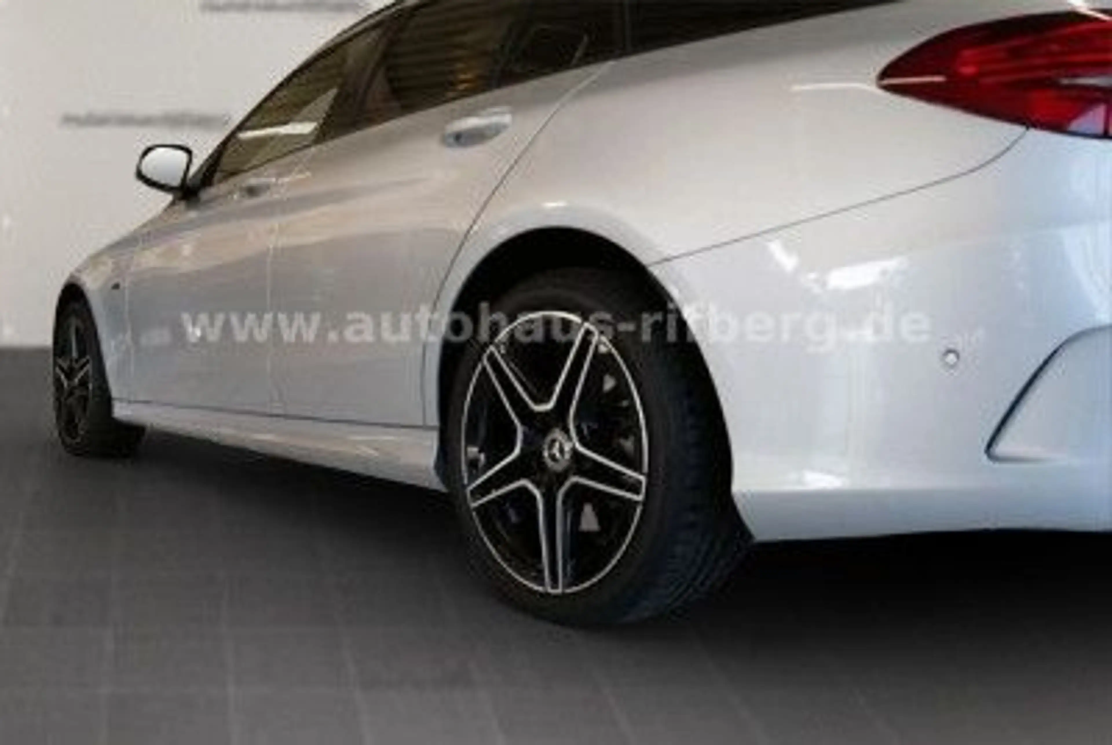 Mercedes-Benz C 300 de T AMG-Line 9G LED/Nav/SZH/RFK/PanD/KeyG — photo 5