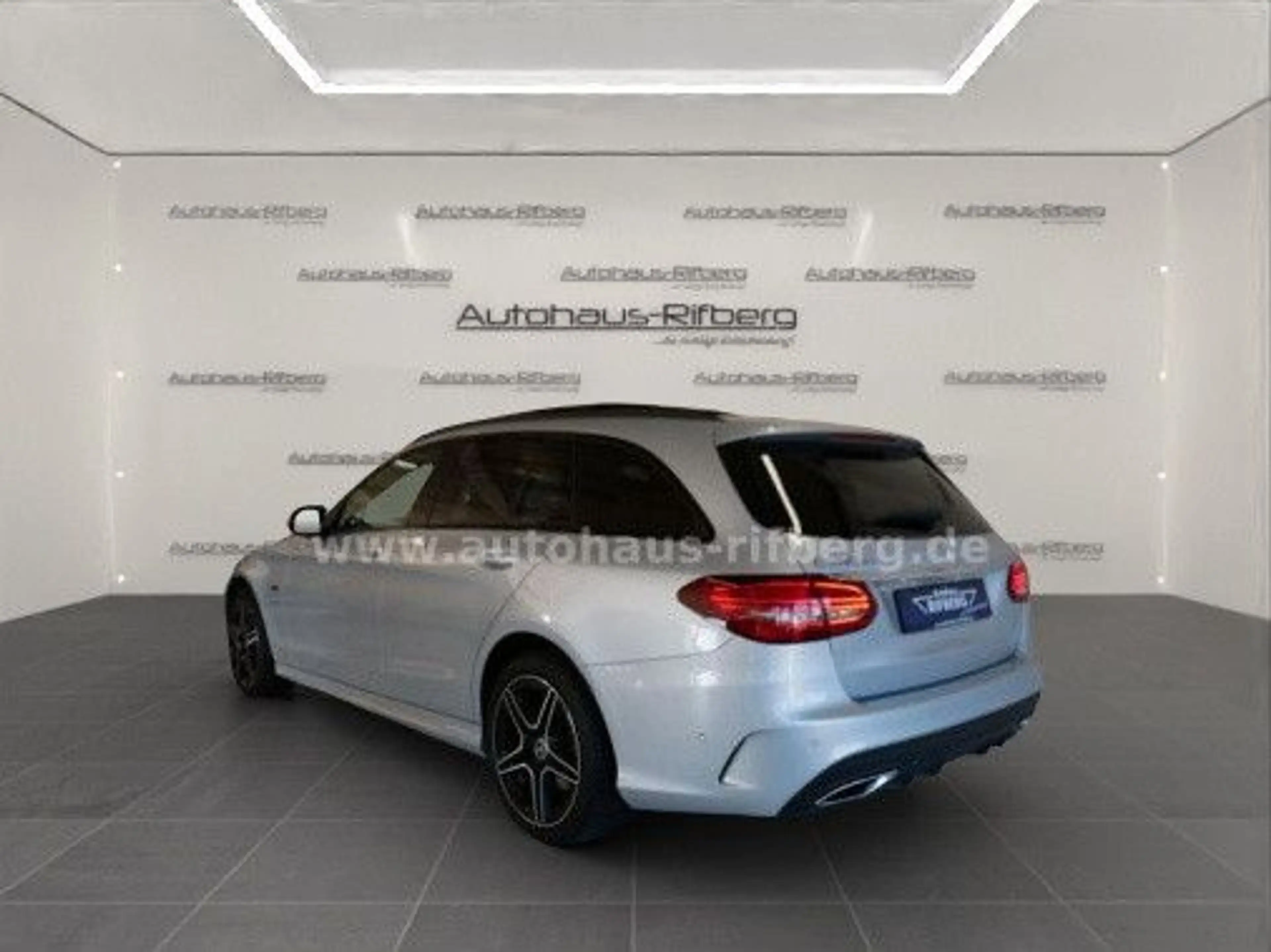 Mercedes-Benz C 300 de T AMG-Line 9G LED/Nav/SZH/RFK/PanD/KeyG — photo 3
