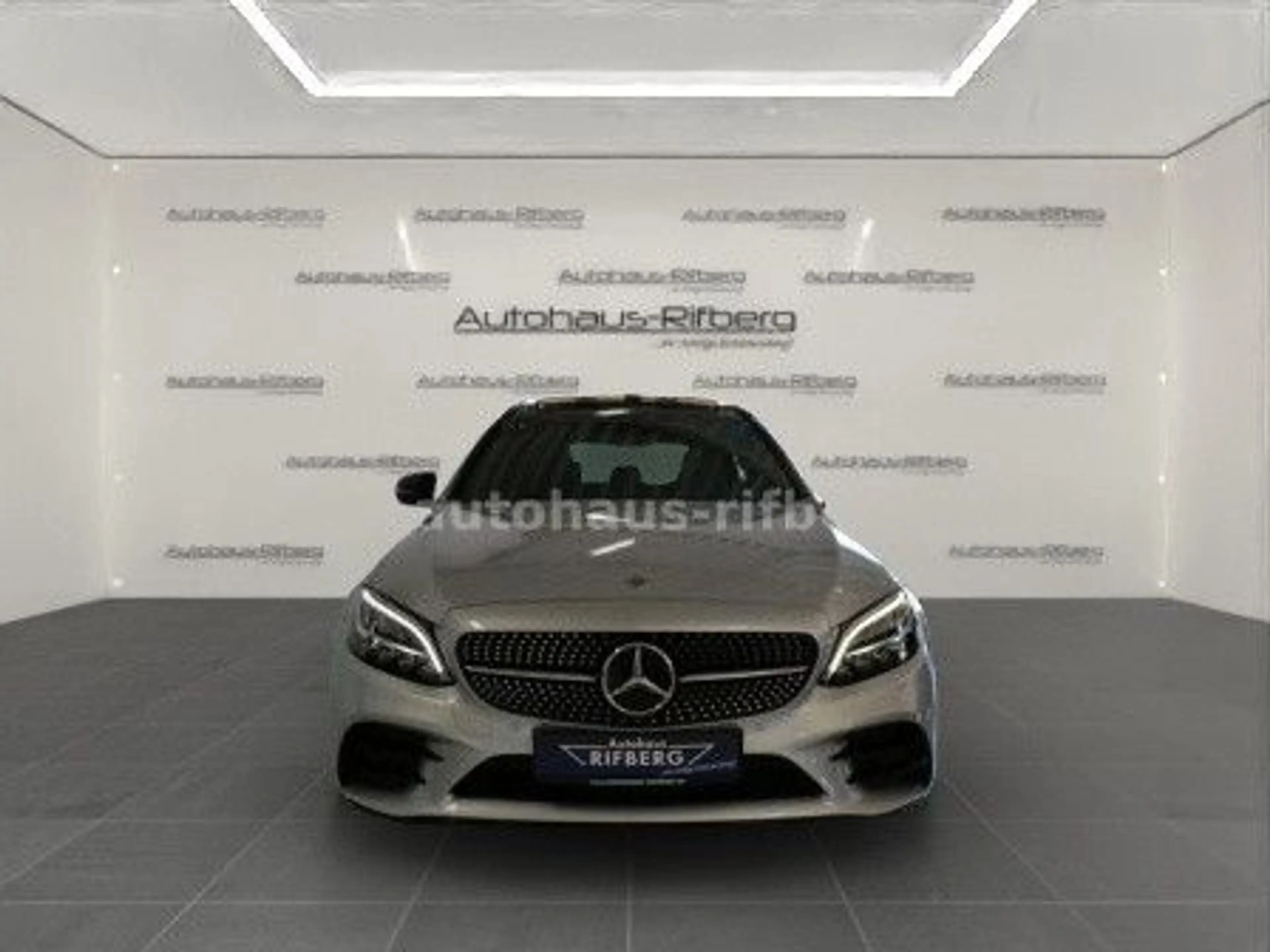 Mercedes-Benz C 300 de T AMG-Line 9G LED/Nav/SZH/RFK/PanD/KeyG — photo 2
