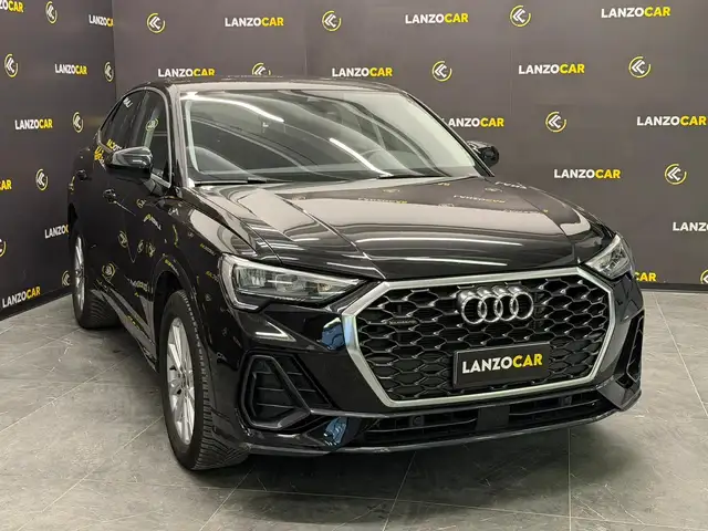 Audi Q3 view 3
