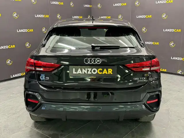 Audi Q3 view 5