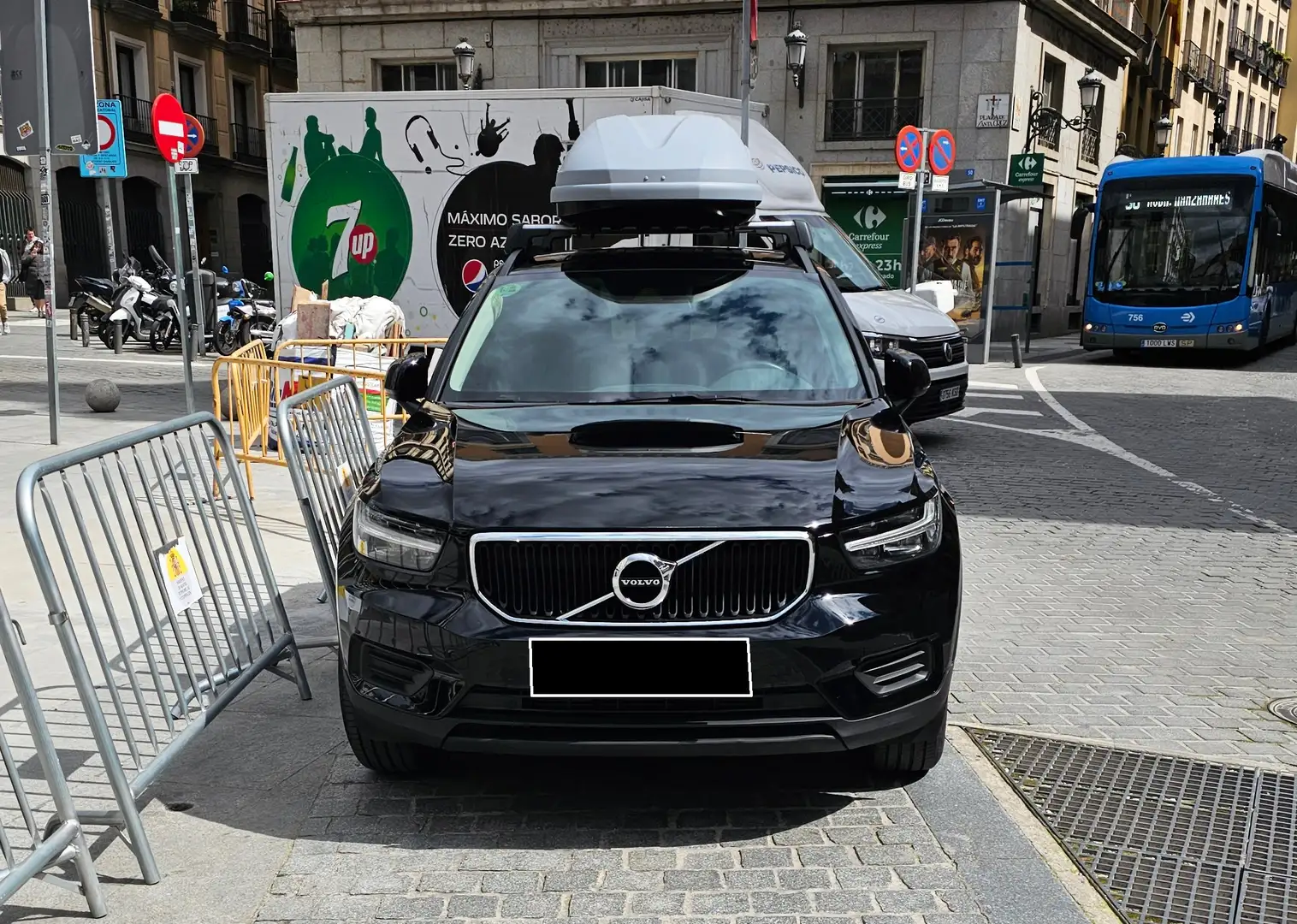 Volvo XC40 XC40 T2 Momentum Core Aut. Momentum Core Negro - 1