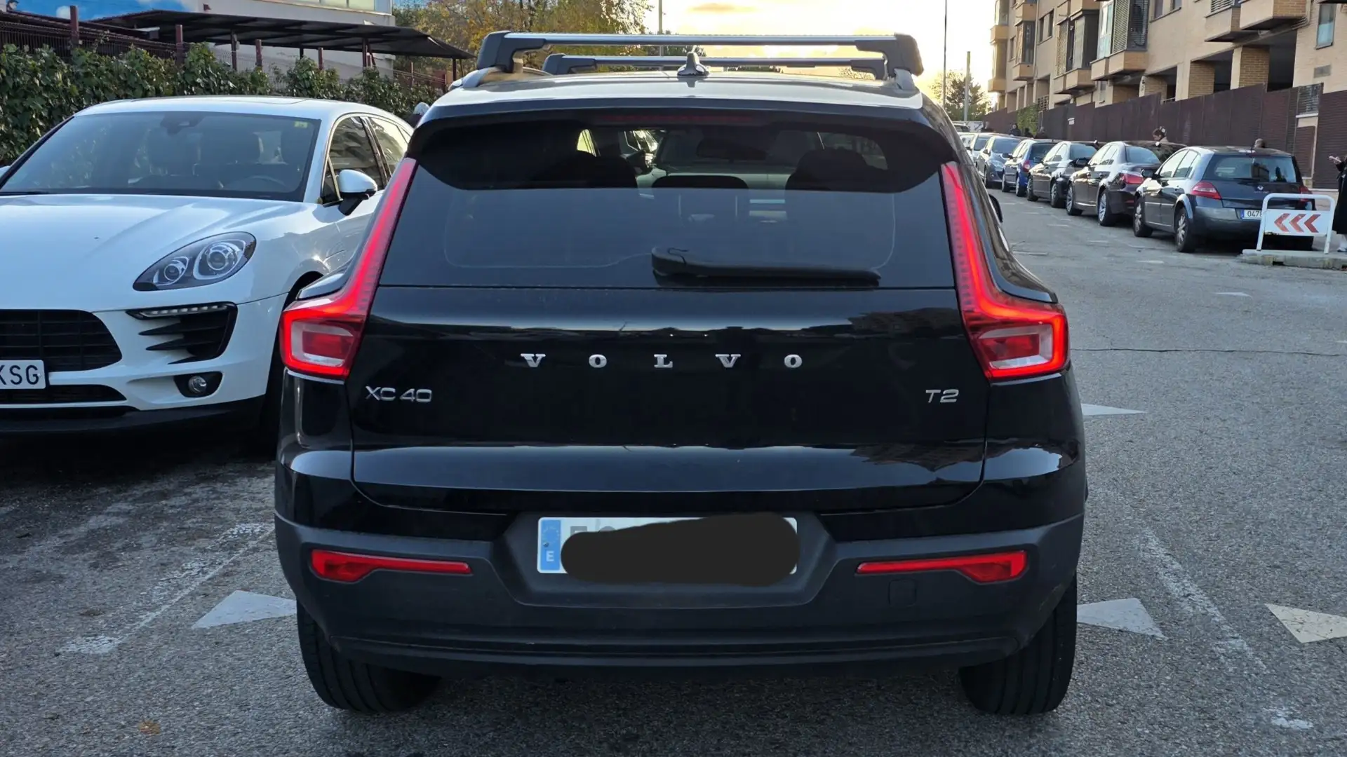 Volvo XC40 XC40 T2 Momentum Core Aut. Momentum Core Negro - 2