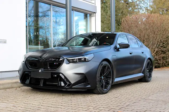 BMW M5 / BOWERS&WILKINS/ LED/ FROZEN BLACK/ M DRIVE