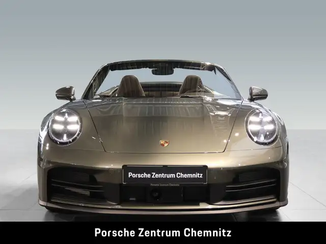 Porsche 911 view 5