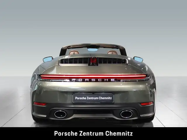 Porsche 911 view 6