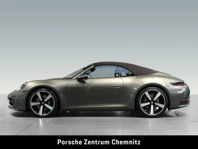 Porsche 911 view 3