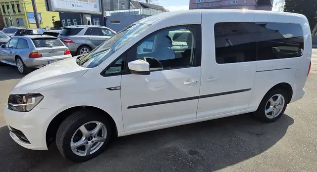 Volkswagen Caddy Maxi 2,0 TDI  7 Sitze+Navi+AHK+