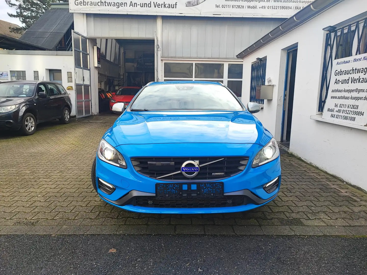 Volvo V60 Momentum Blau - 2