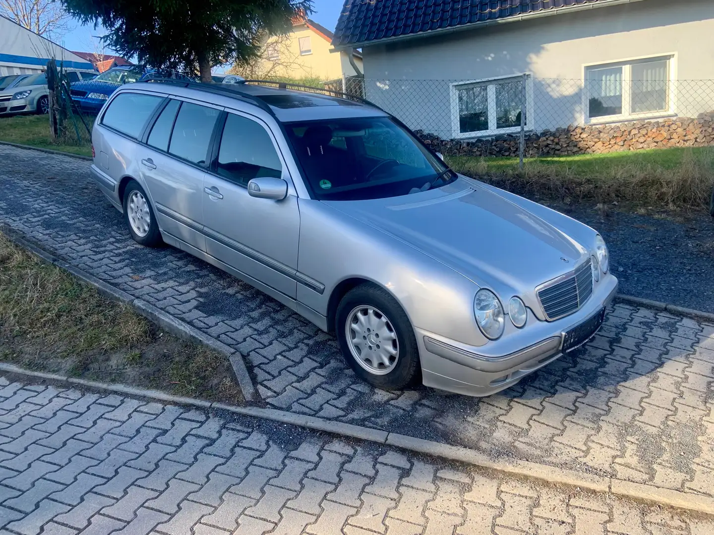Mercedes-Benz E 240 E-Klasse T Elegance Plateado - 1