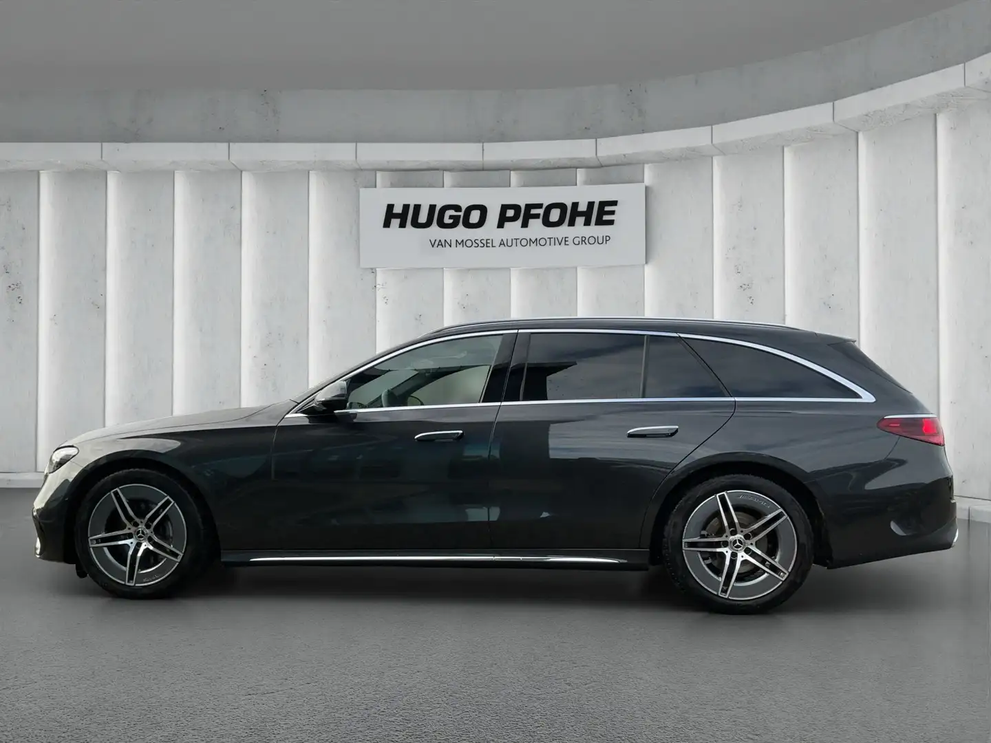 Mercedes-Benz E 220 d AMG Line*AHK*ACC*NAVI*RFK*SHZ*VC Grau - 2