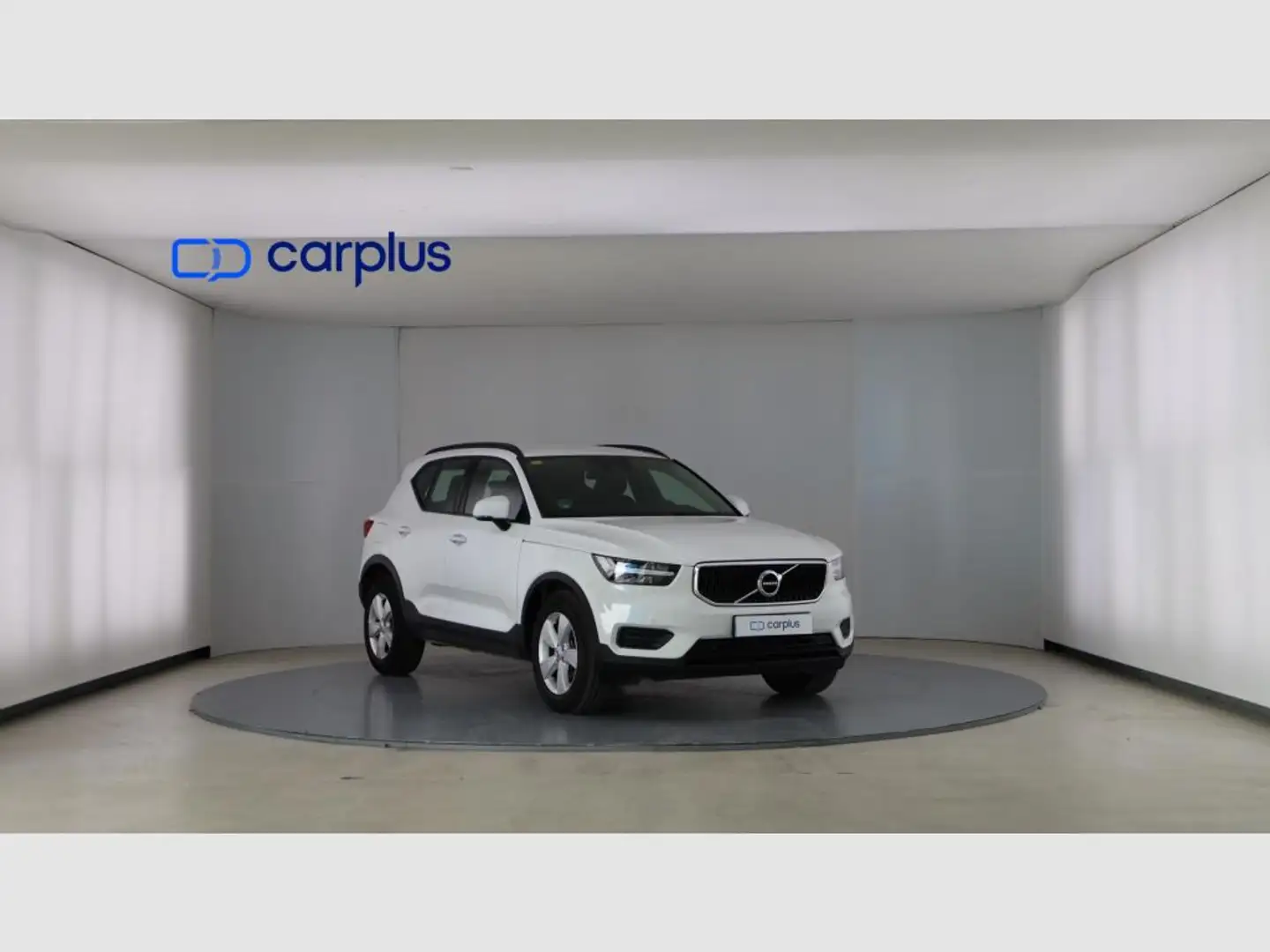 Volvo XC40 T3 Momentum Core Aut. Weiß - 2