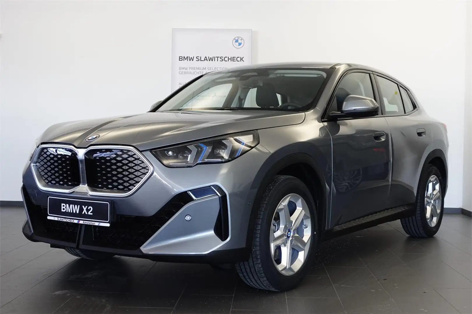 BMW iX2 eDrive20 U10 Gri - 1