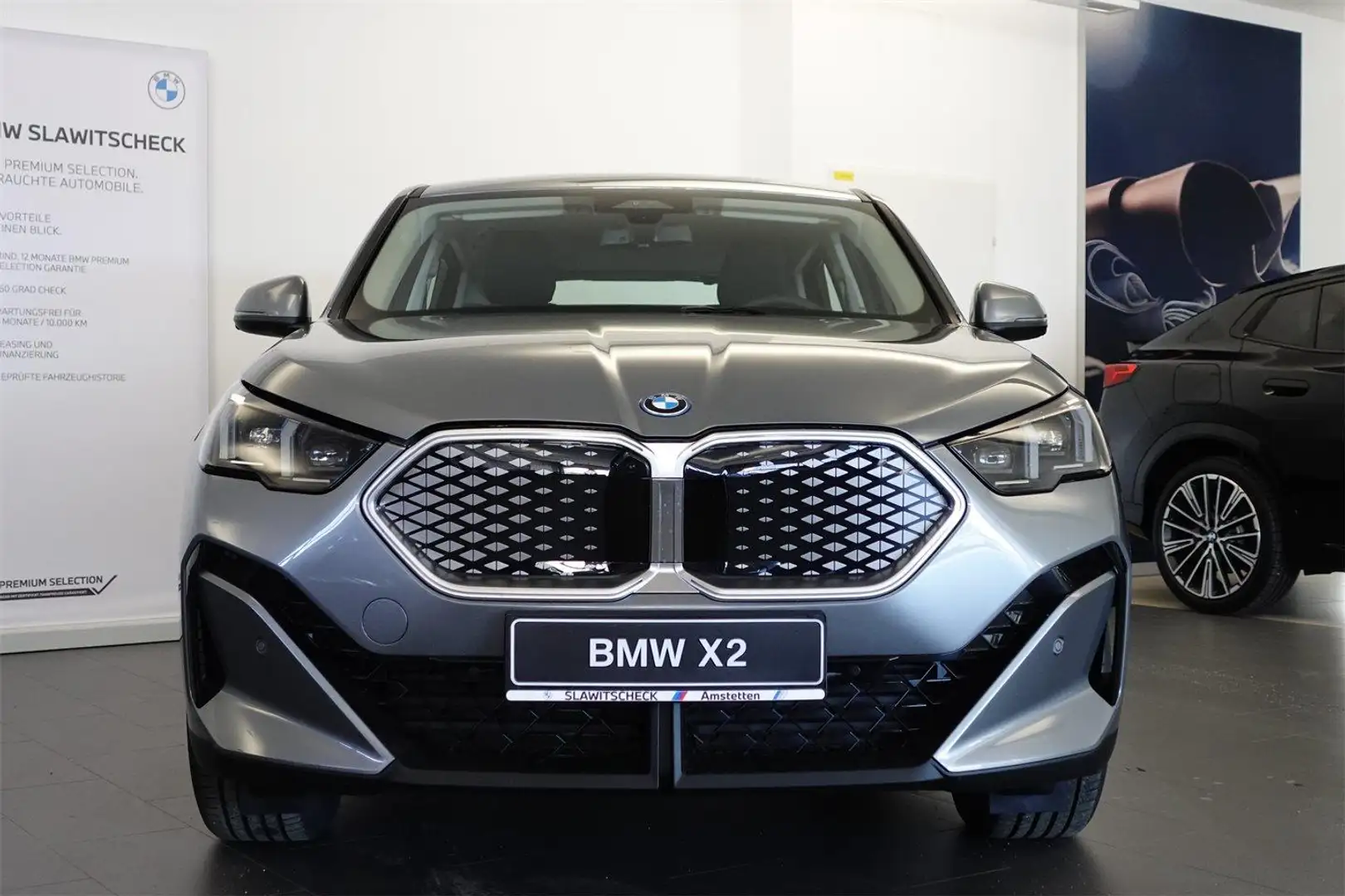 BMW iX2 eDrive20 U10 Gri - 2