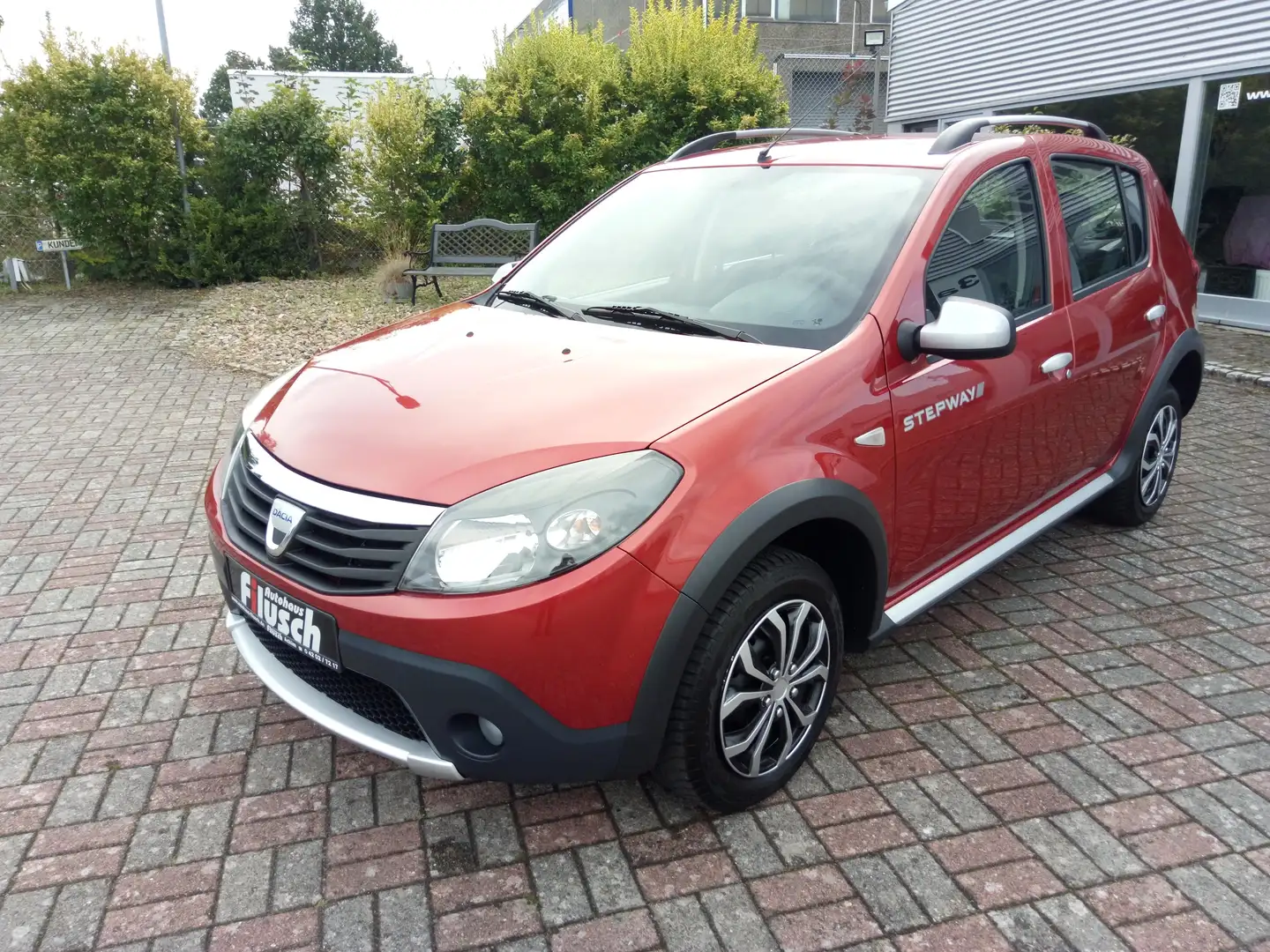 Dacia Sandero 1.6MPI Stepway/KLIMA/ 85.980 KM/ZV-FB./Mod.2011 Kırmızı - 1