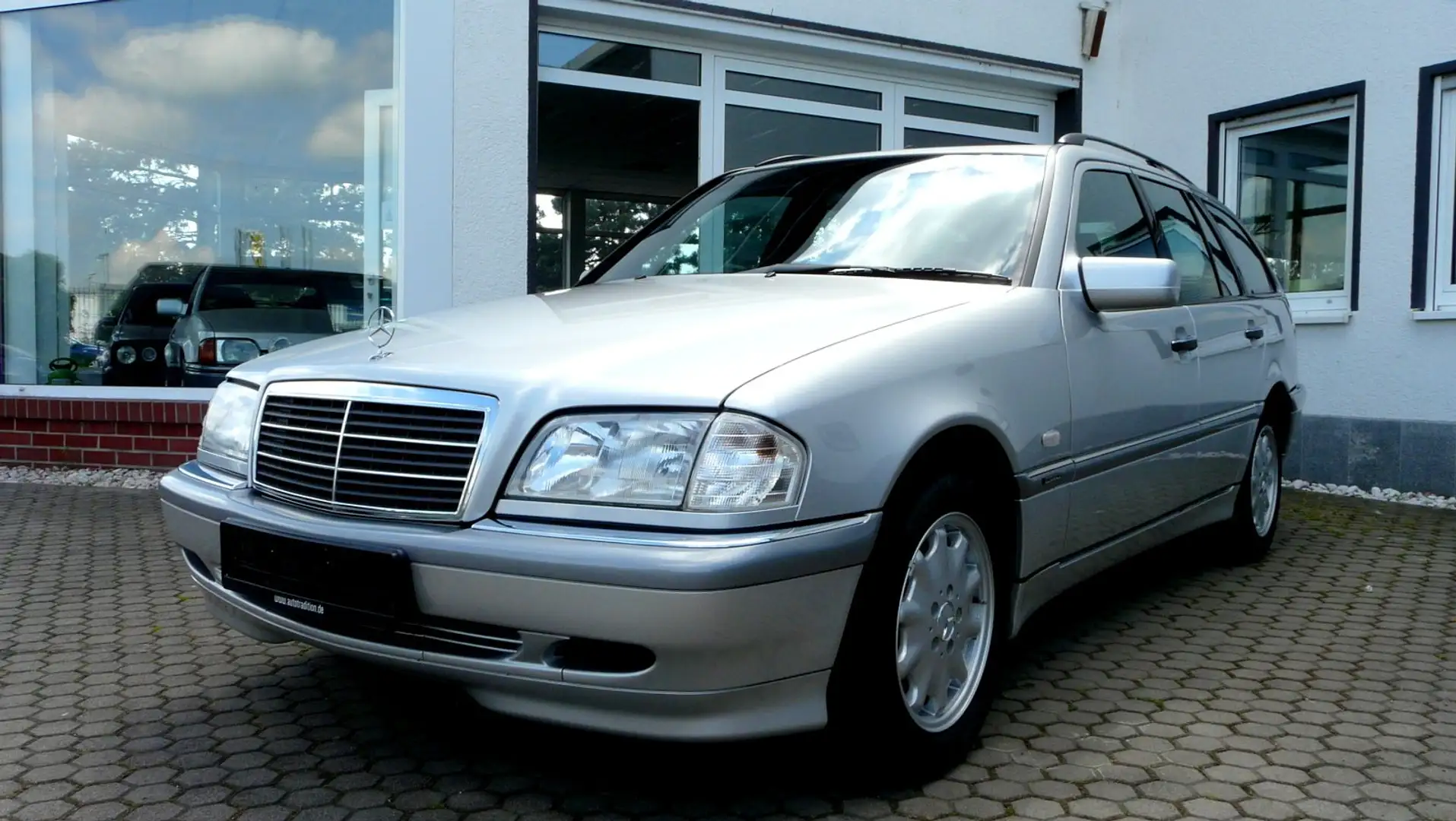 Mercedes-Benz C 200 T Kompressor Elegance -Bestzustand -wenig km Plateado - 2