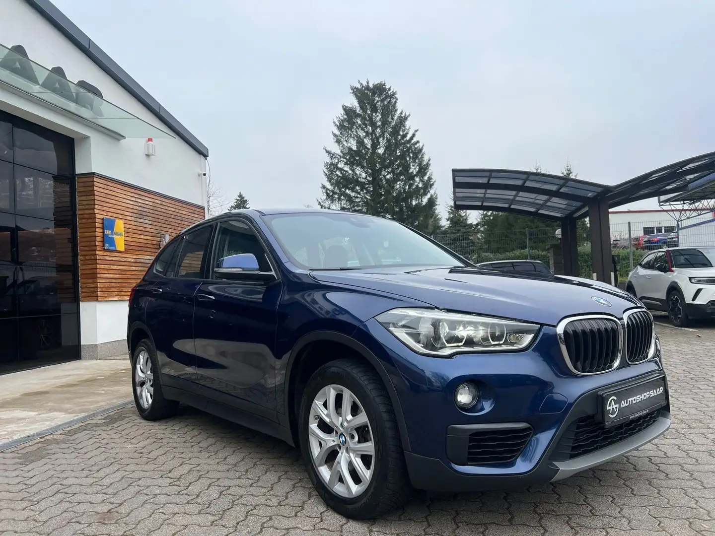 BMW X1 xDrive 20 i Leder/Automatik/Aus 1.Hand Bleu - 2