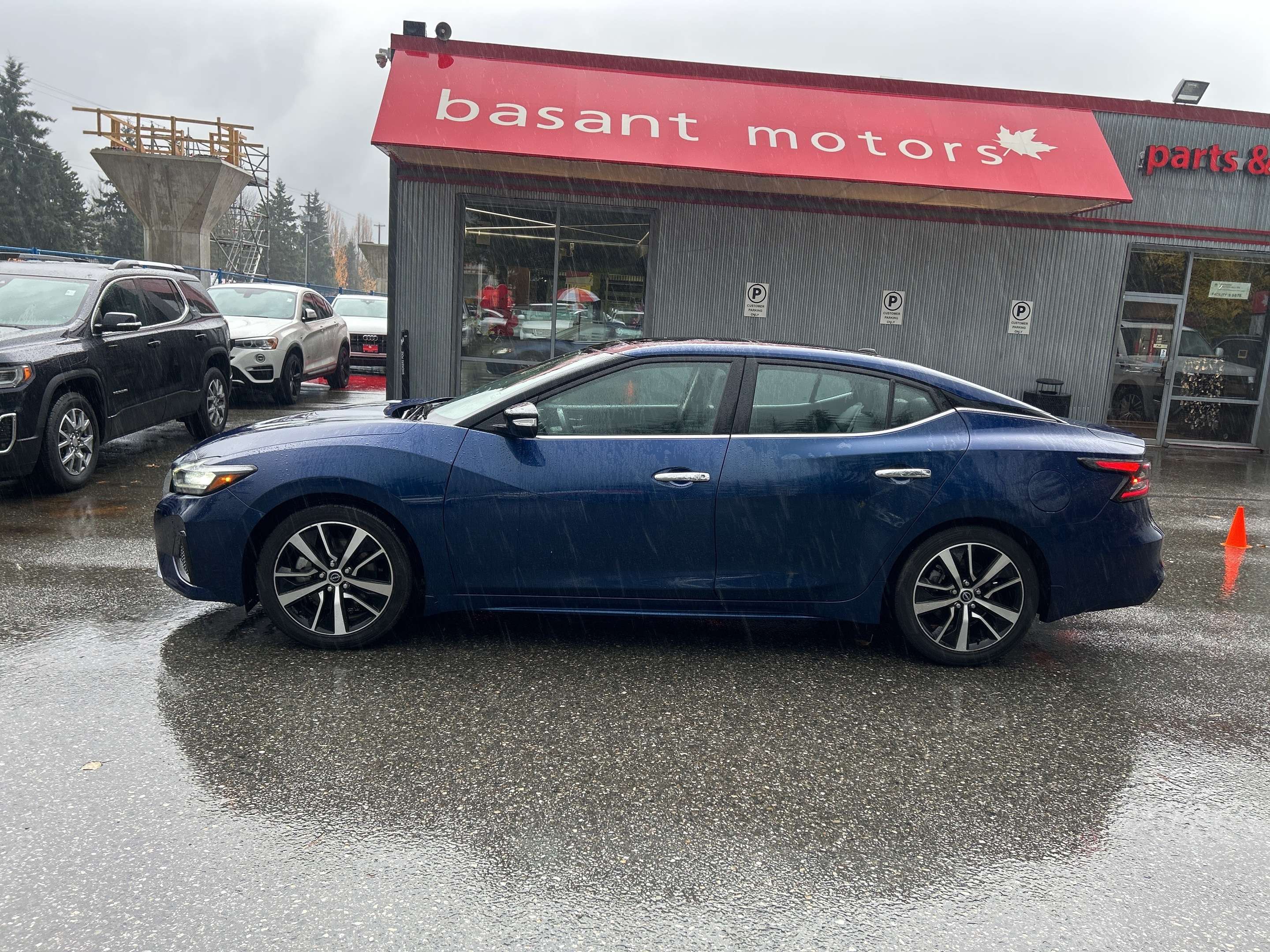 2023 Nissan Maxima SL, PanoRoof, Backup Cam, Nav, Heated Seats!! — photo 1