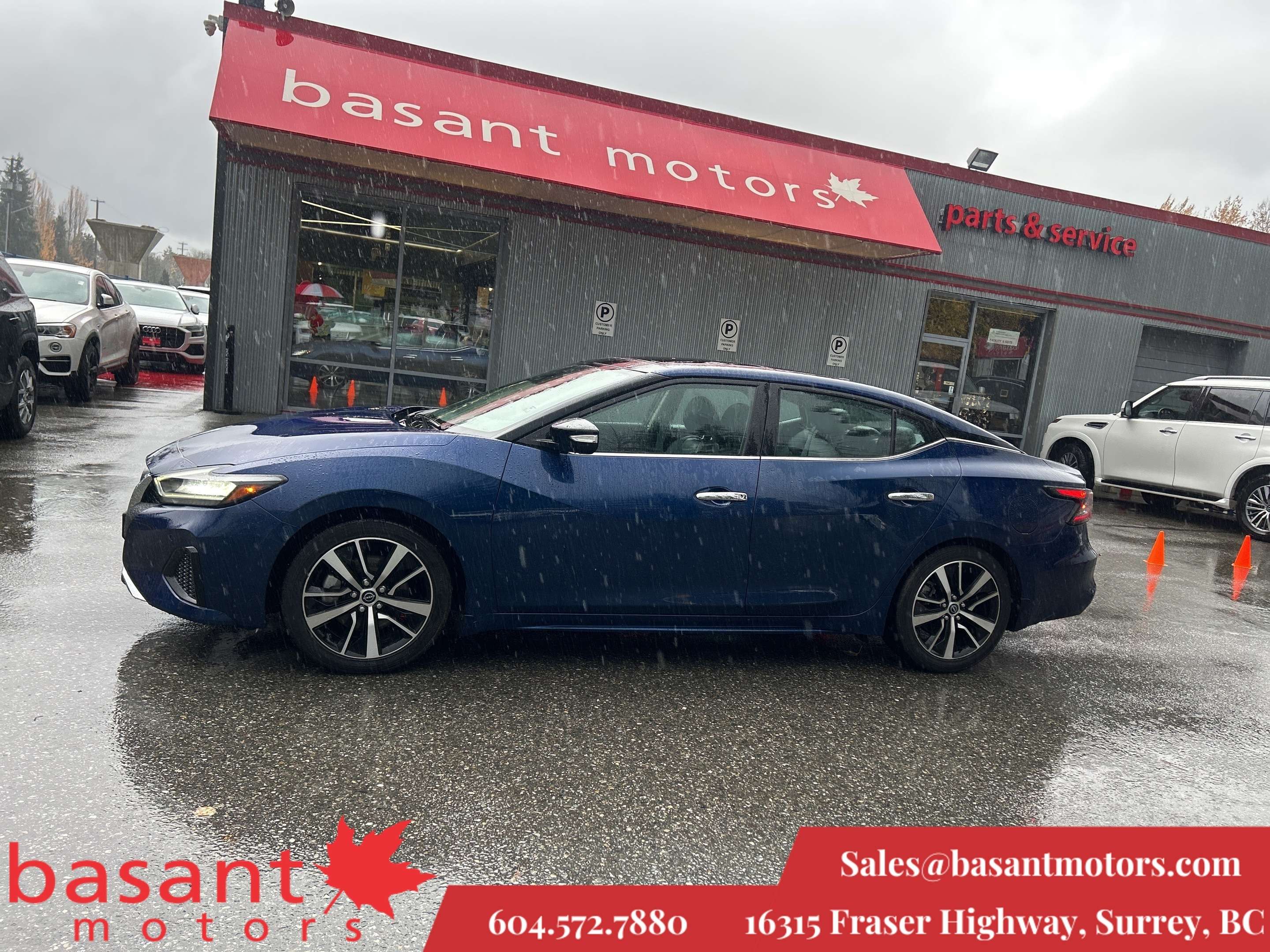 2023 Nissan Maxima SL, PanoRoof, Backup Cam, Nav, Heated Seats!!