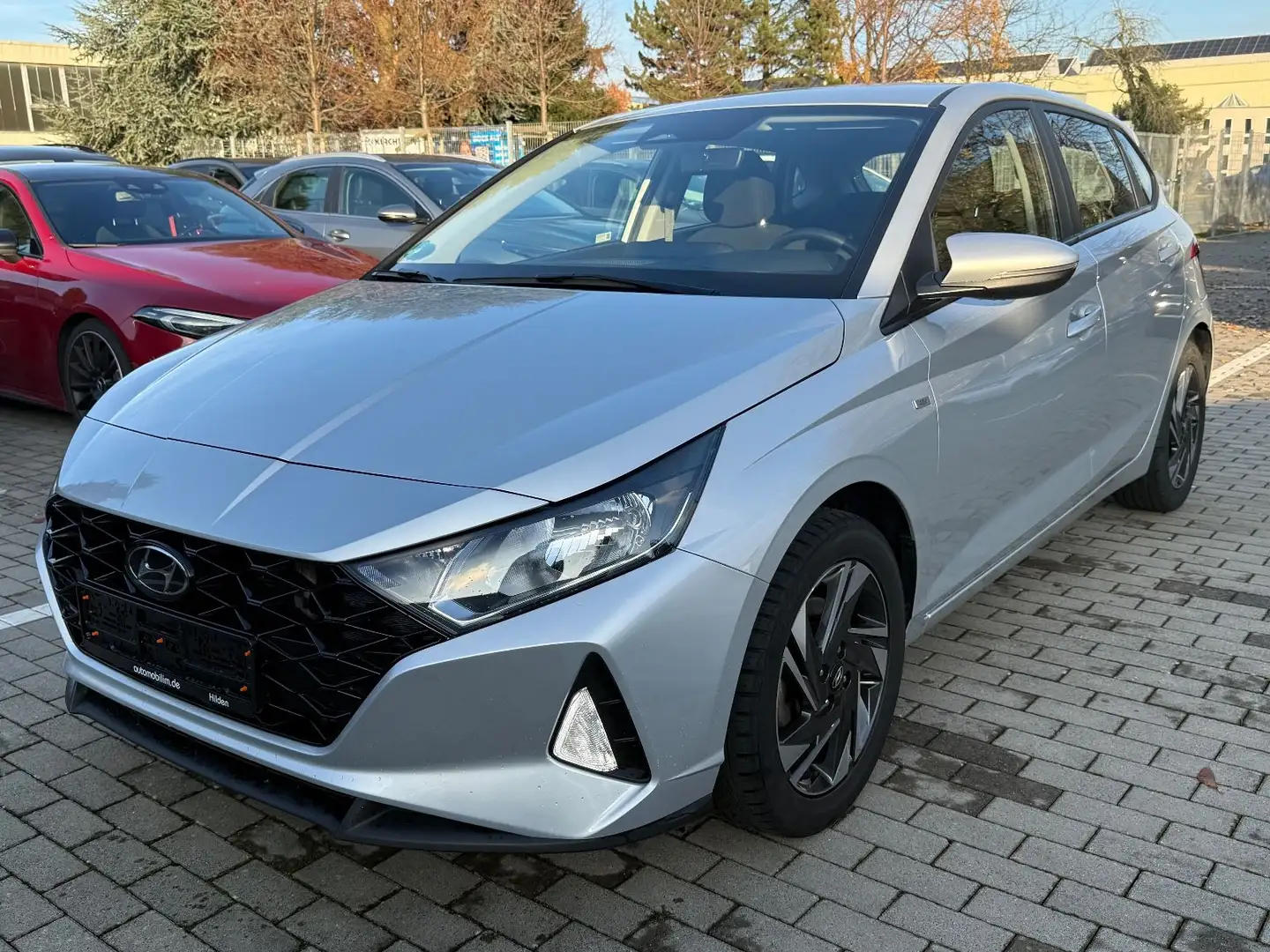 Hyundai i20 1.0 T-GDI Mild-Hybrid Autm. PDC KAM CarPlay Argent - 2