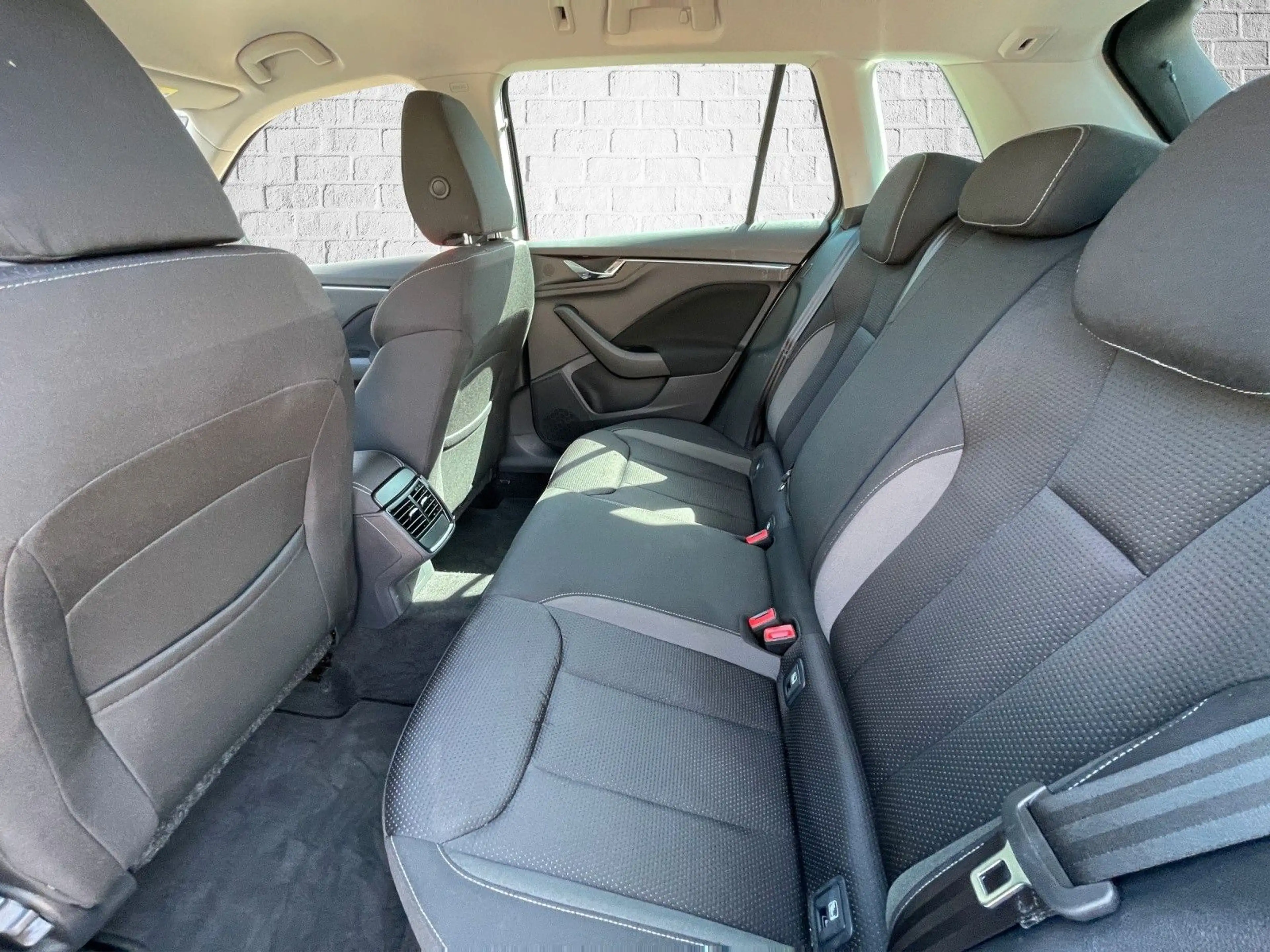 Skoda Kamiq 1.0 TSI Schalt - Tour LED Einparkhilfe SHZ — photo 12