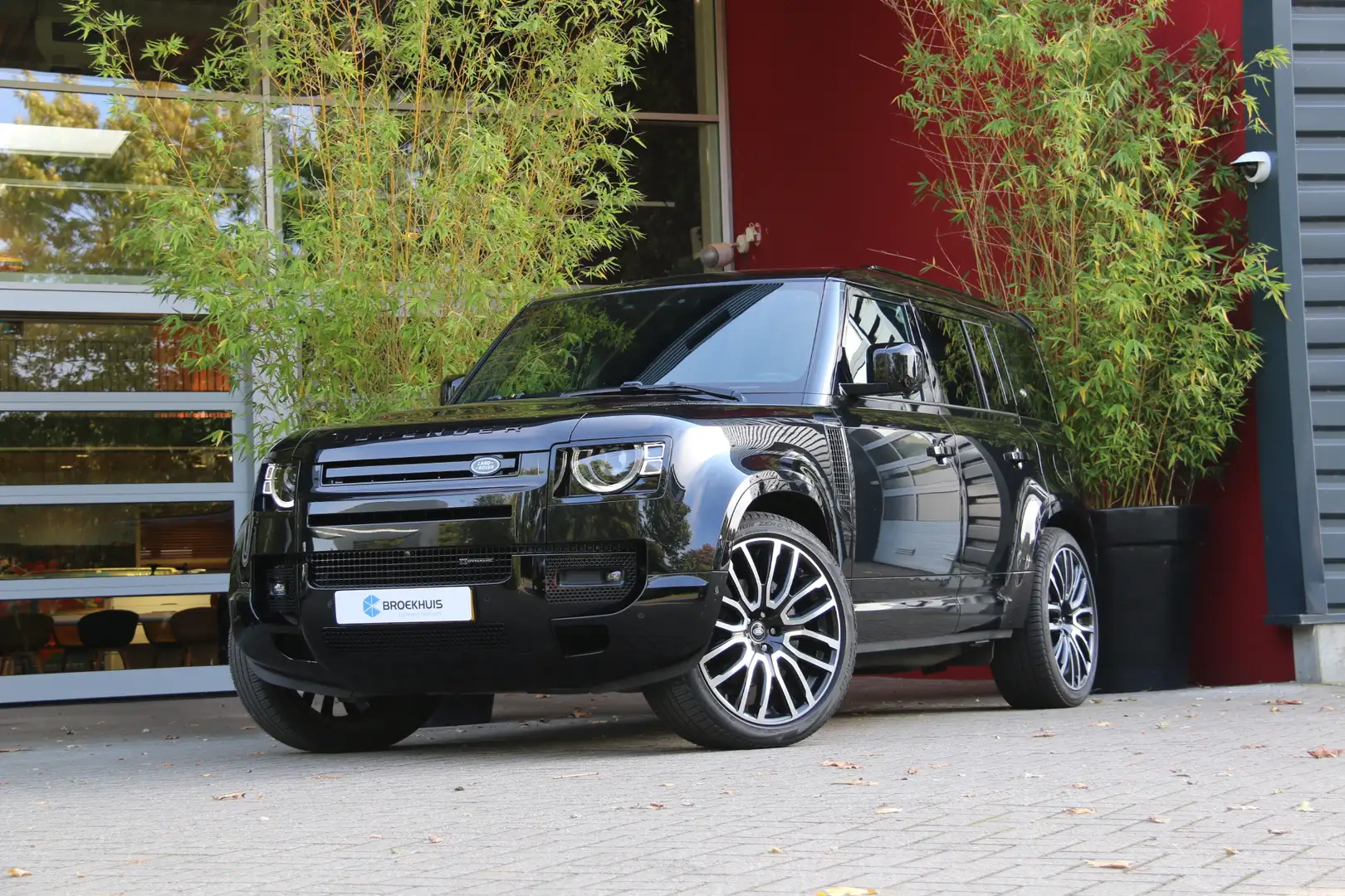 Land Rover Defender 110 2.0 P400e 110 X-Dynamic HSE | 6-Persoons | Luc Noir - 1