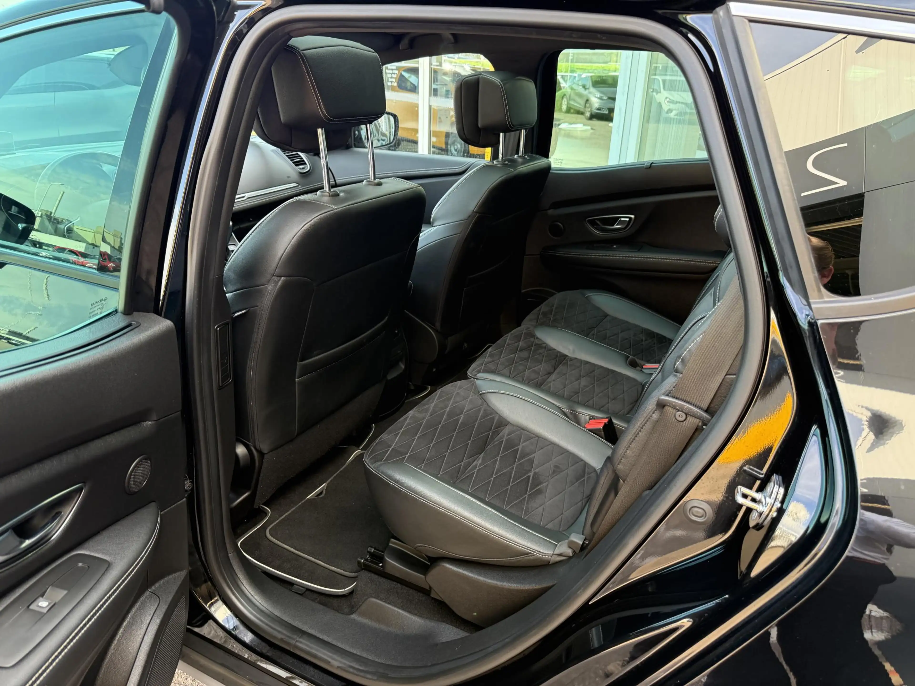 Renault Scenic 1.3 TCe 140 EDC Black Edition | Panorama dak | Hea — photo 11