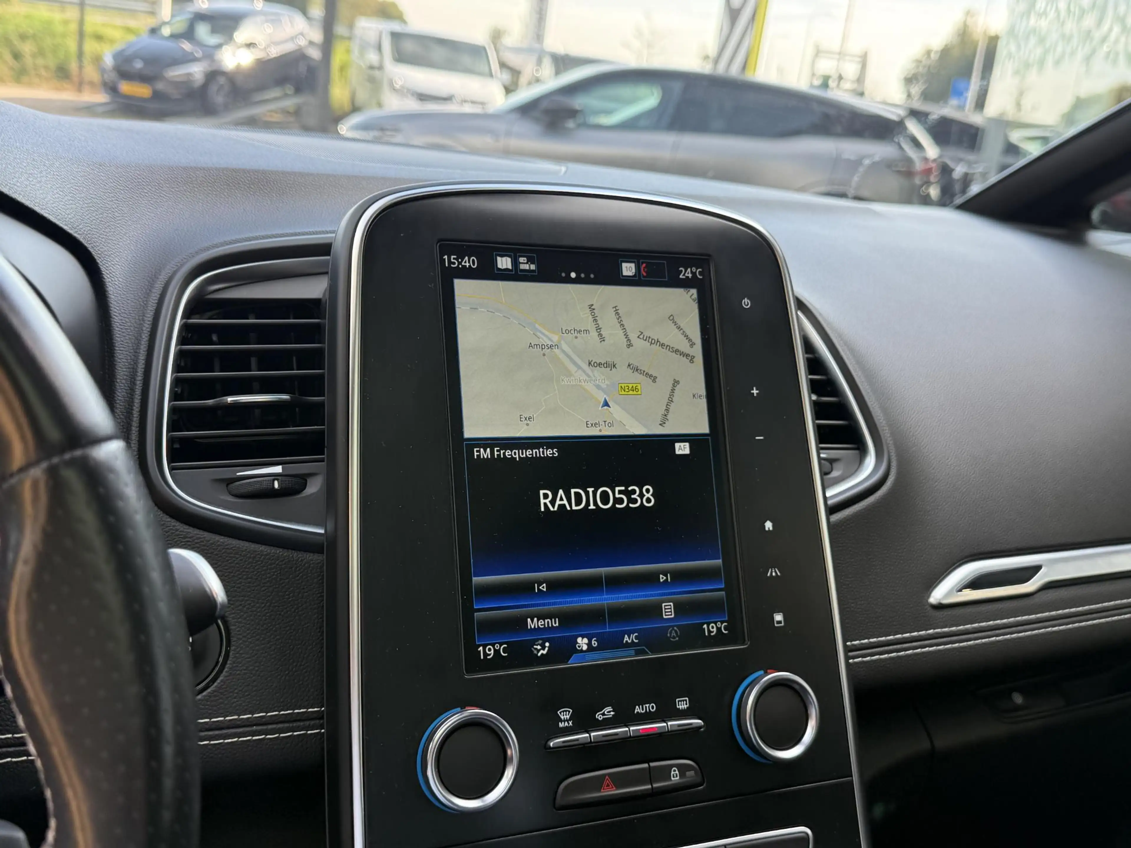 Renault Scenic 1.3 TCe 140 EDC Black Edition | Panorama dak | Hea — photo 22