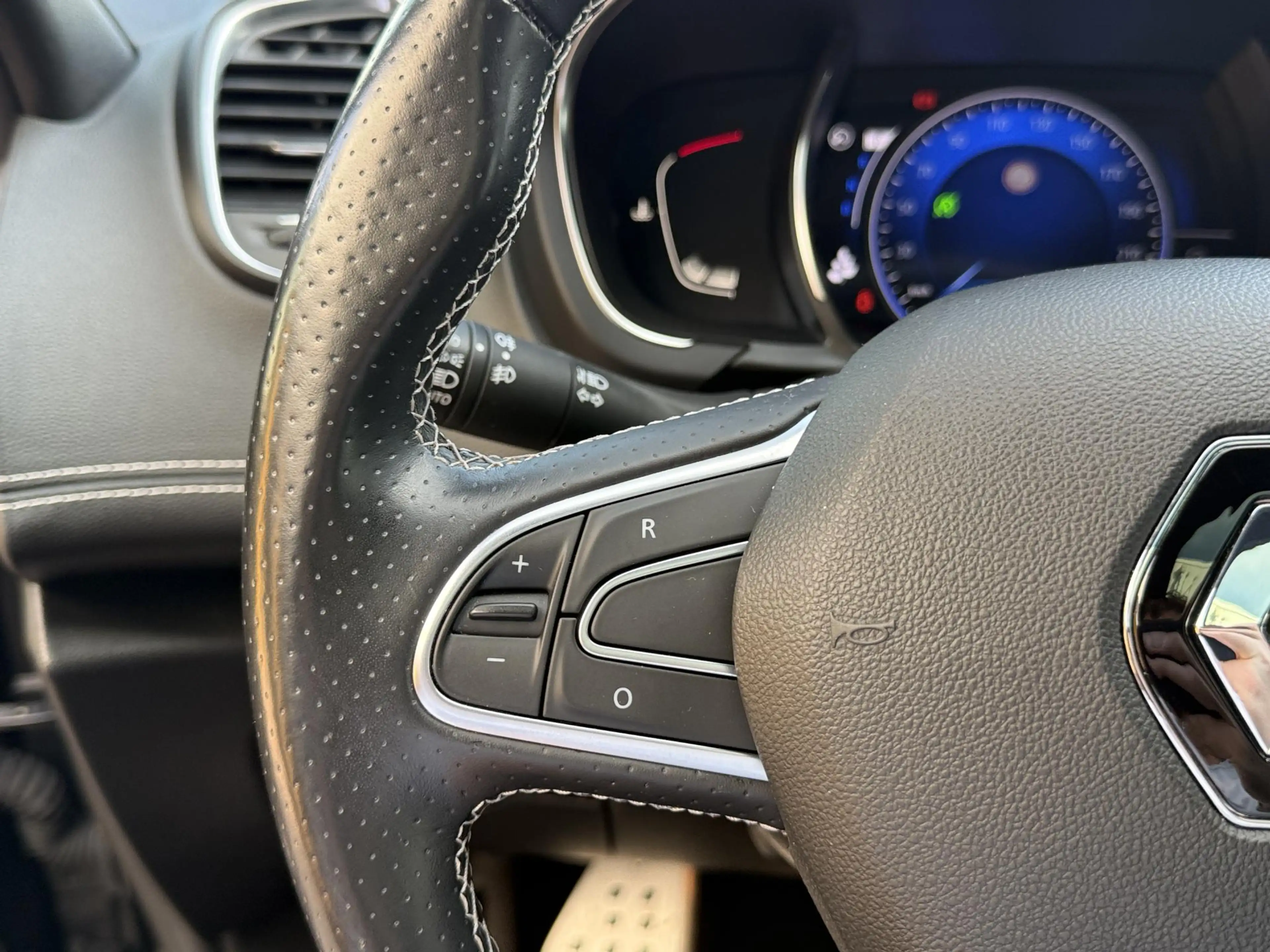 Renault Scenic 1.3 TCe 140 EDC Black Edition | Panorama dak | Hea — photo 18