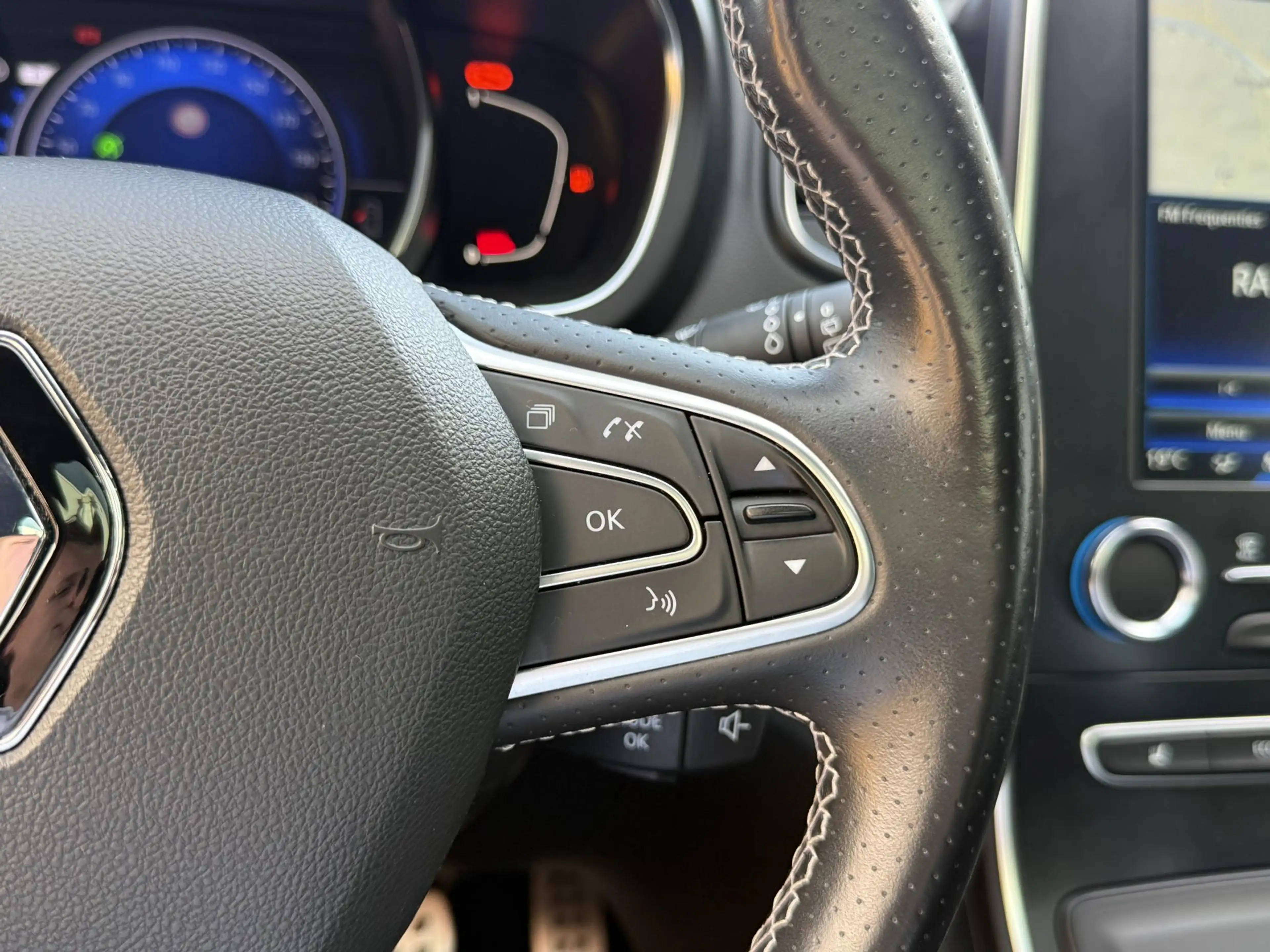Renault Scenic 1.3 TCe 140 EDC Black Edition | Panorama dak | Hea — photo 17