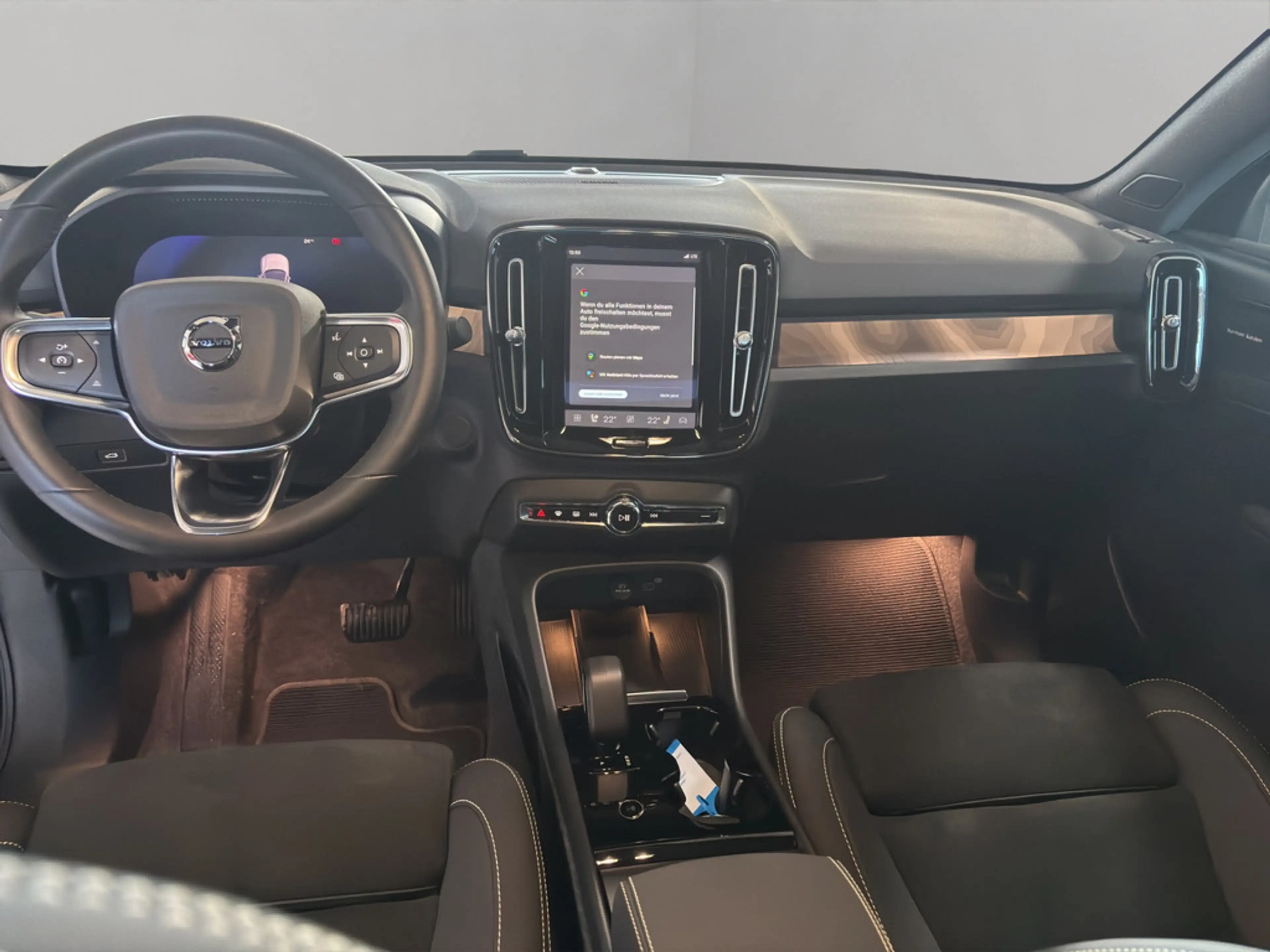Volvo C40 Ultimate Recharge Pure Electric 2WD PANO — photo 11