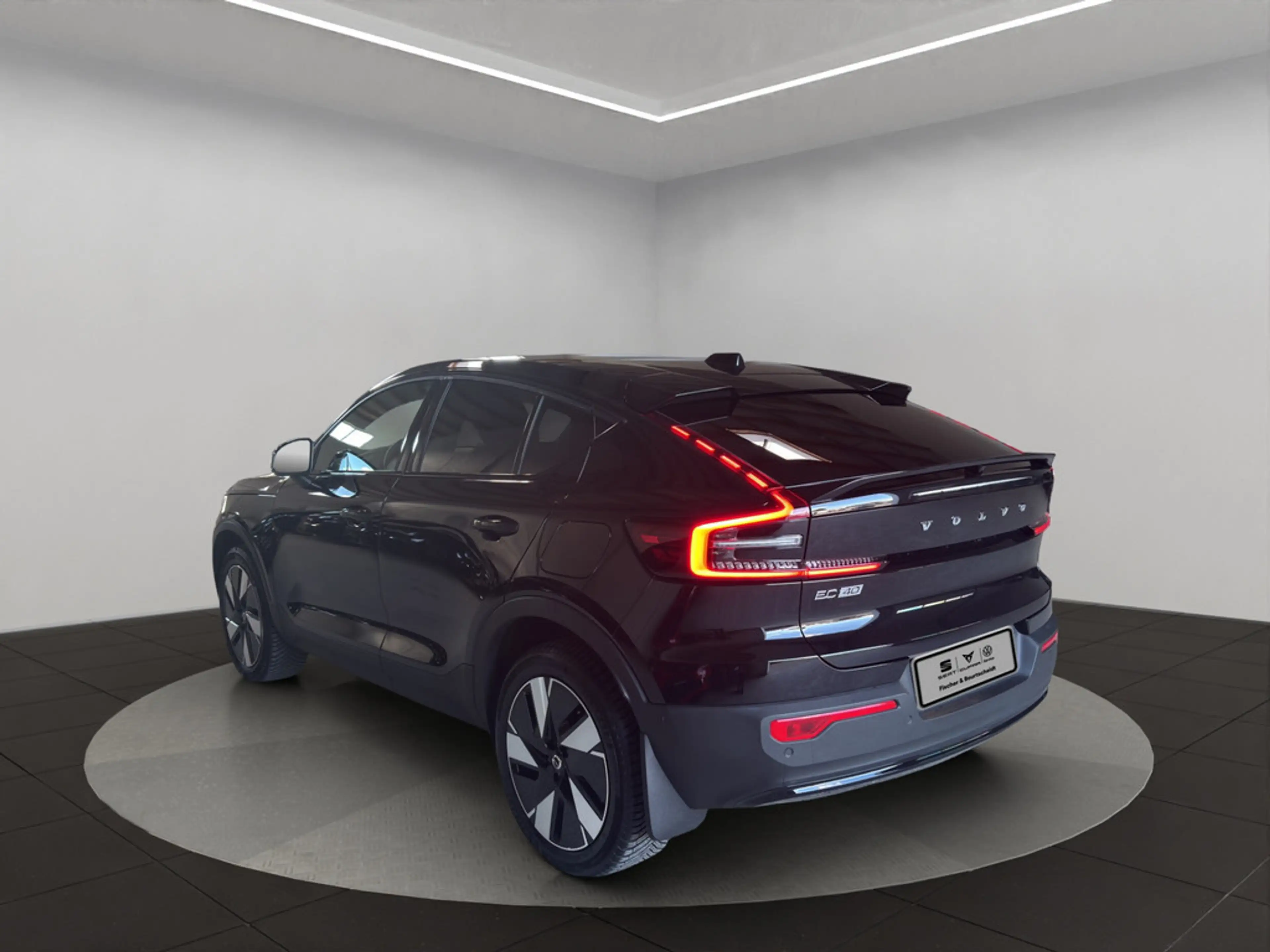 Volvo C40 Ultimate Recharge Pure Electric 2WD PANO — photo 3
