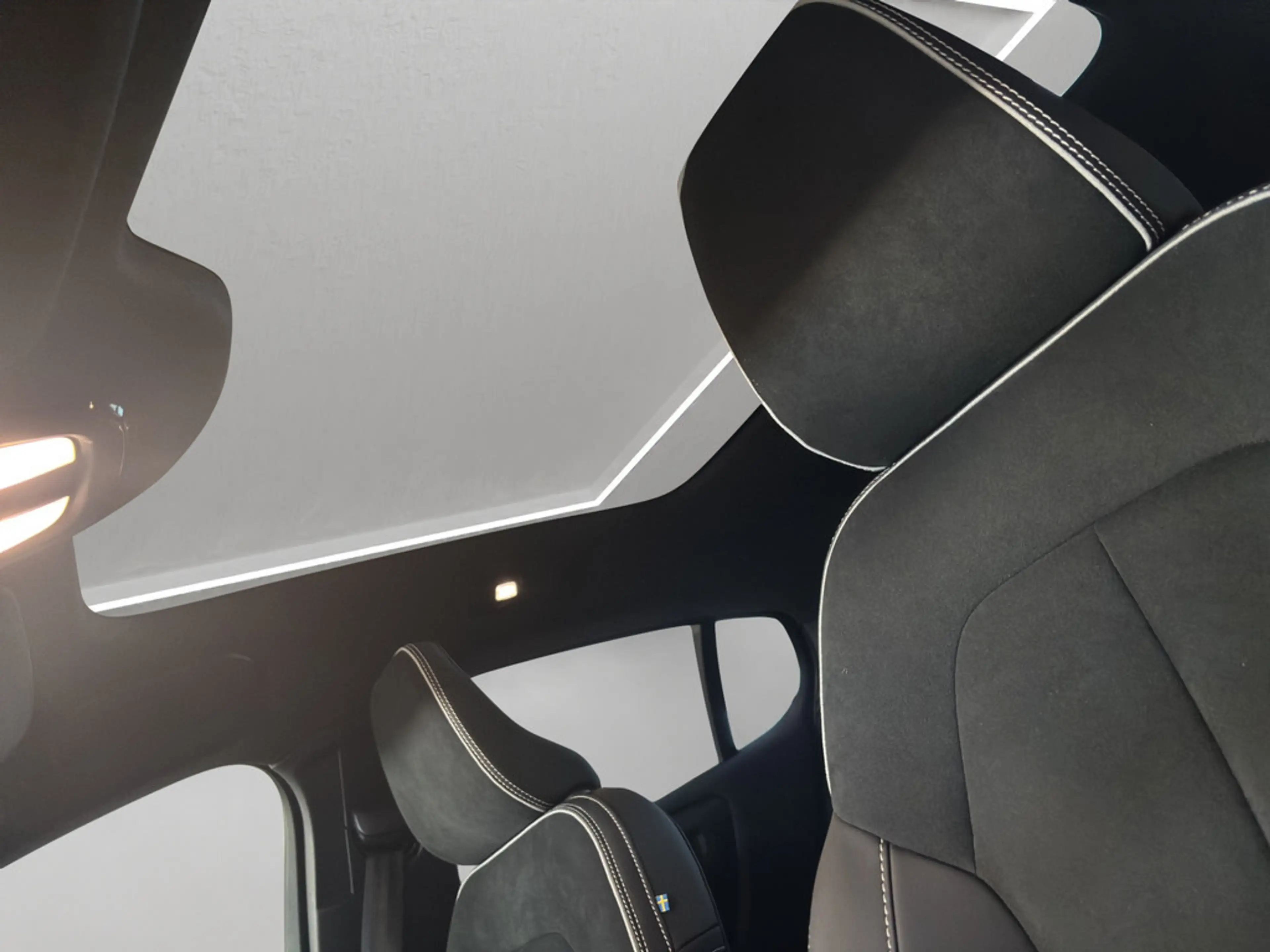 Volvo C40 Ultimate Recharge Pure Electric 2WD PANO — photo 13