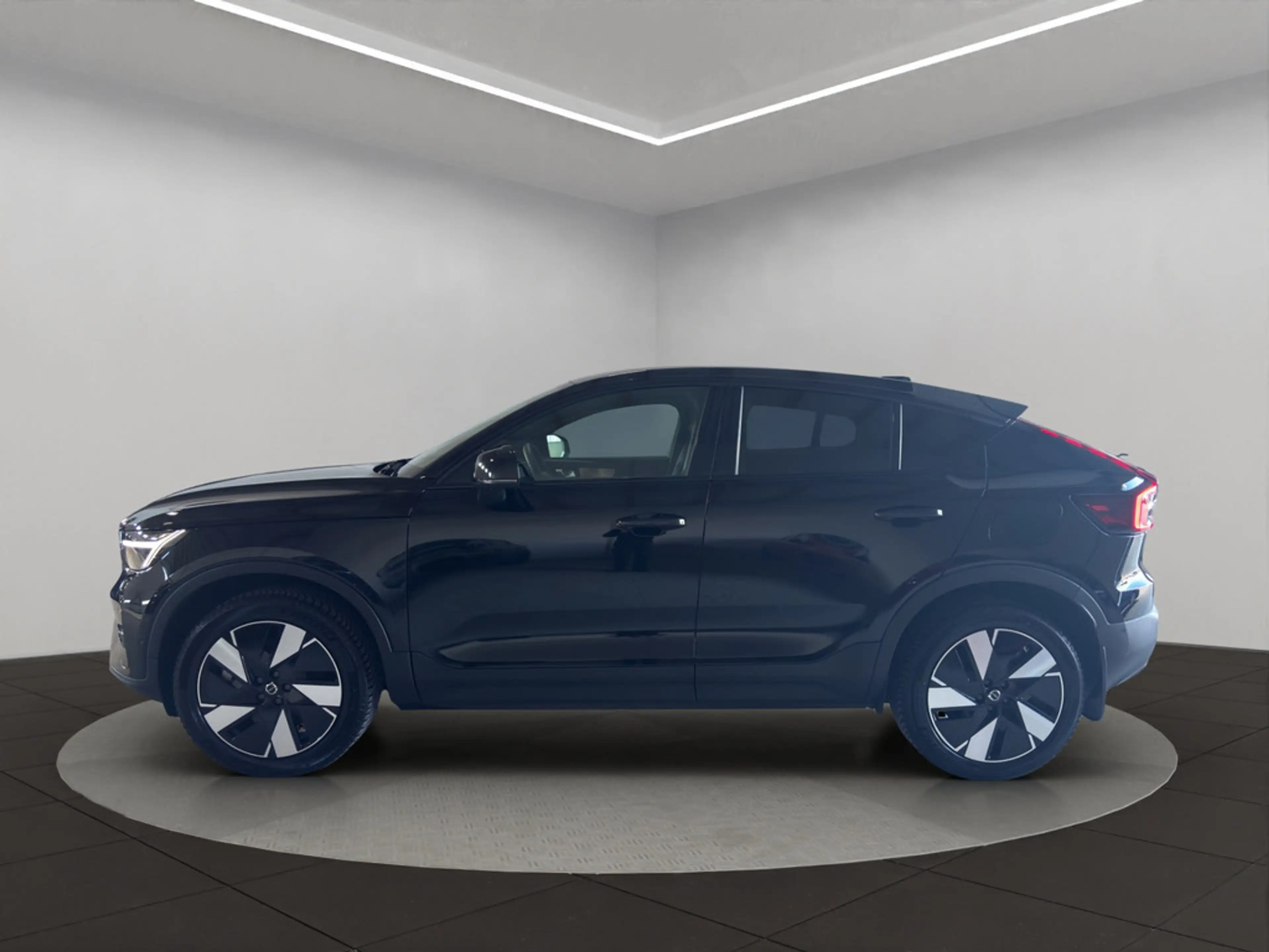 Volvo C40 Ultimate Recharge Pure Electric 2WD PANO — photo 2