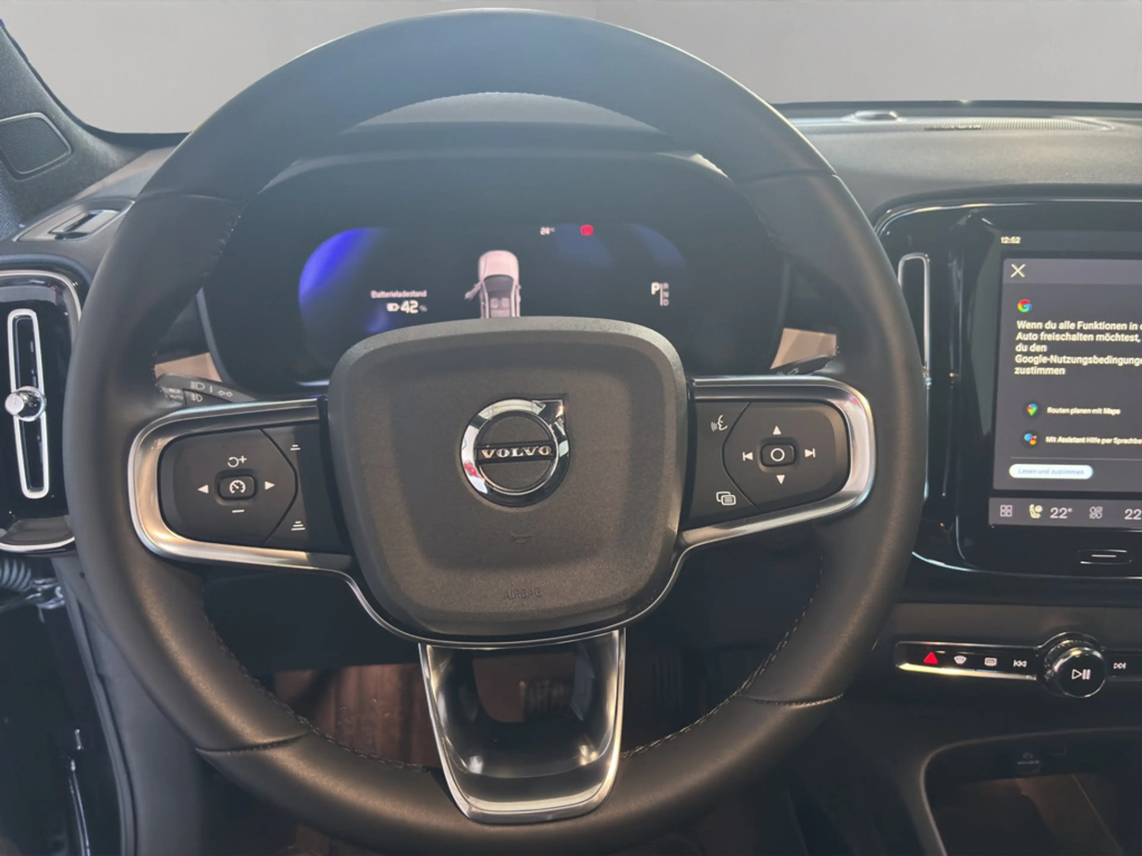 Volvo C40 Ultimate Recharge Pure Electric 2WD PANO — photo 8