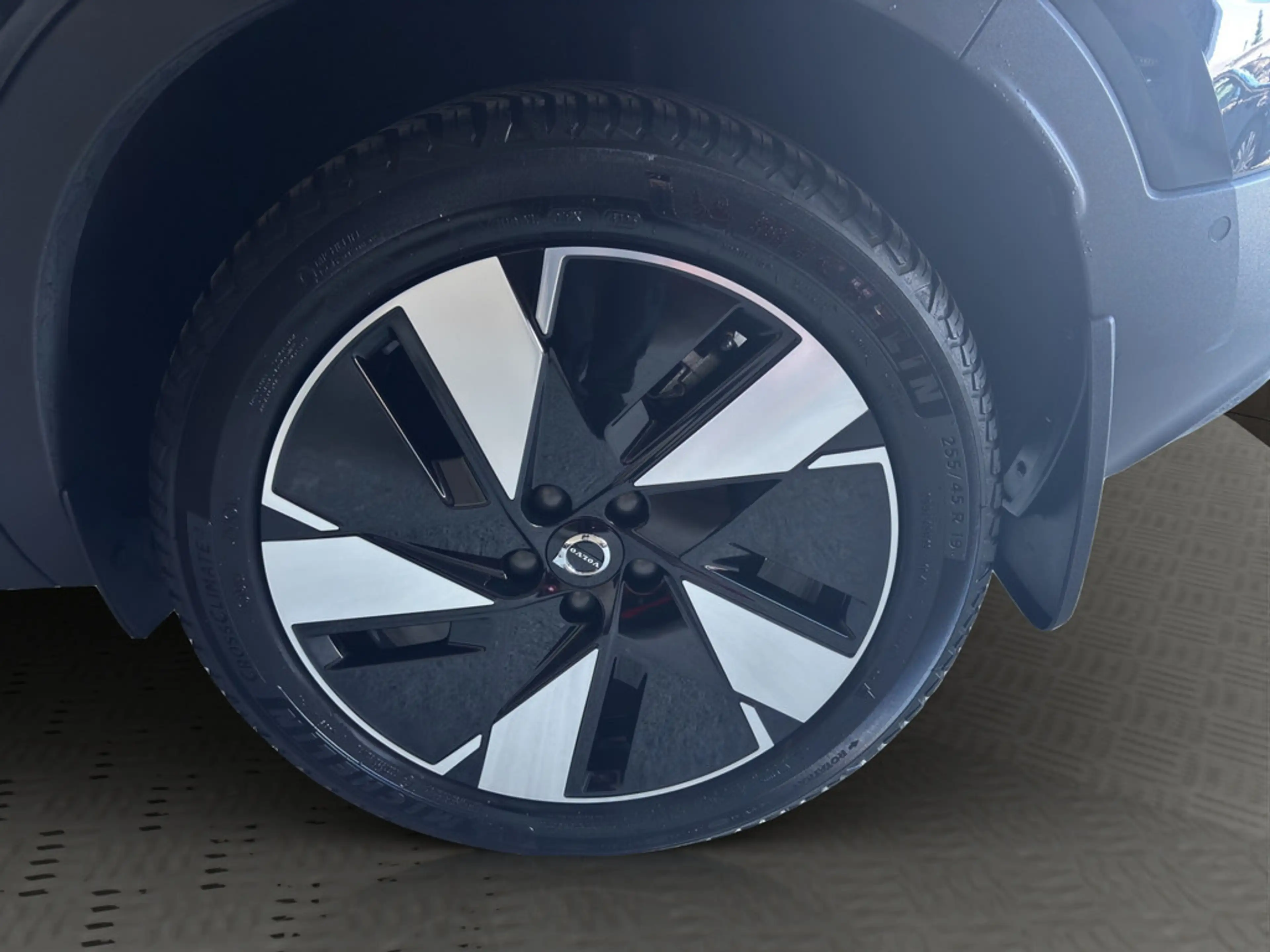 Volvo C40 Ultimate Recharge Pure Electric 2WD PANO — photo 15