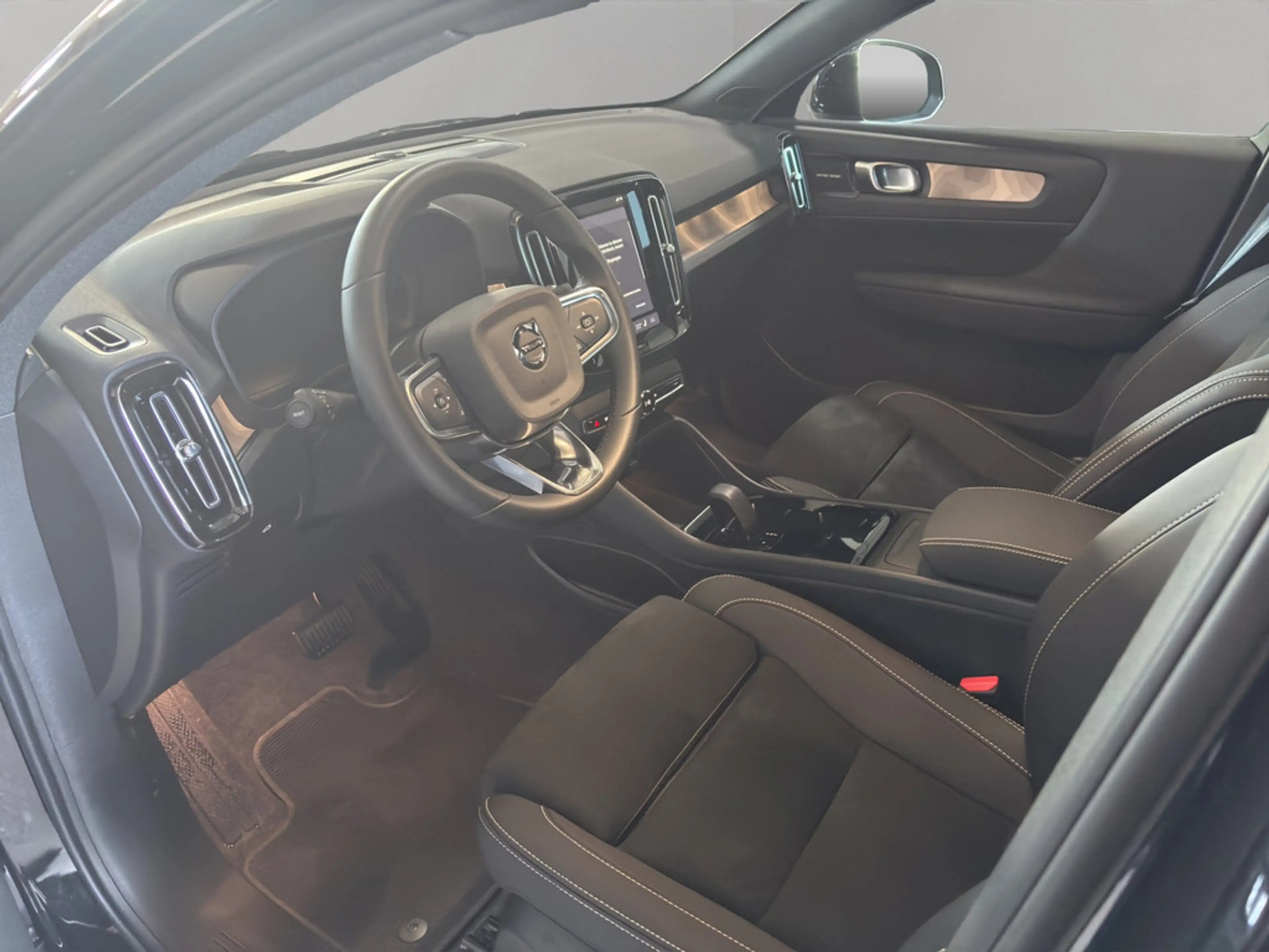 Volvo C40 Ultimate Recharge Pure Electric 2WD PANO — photo 7