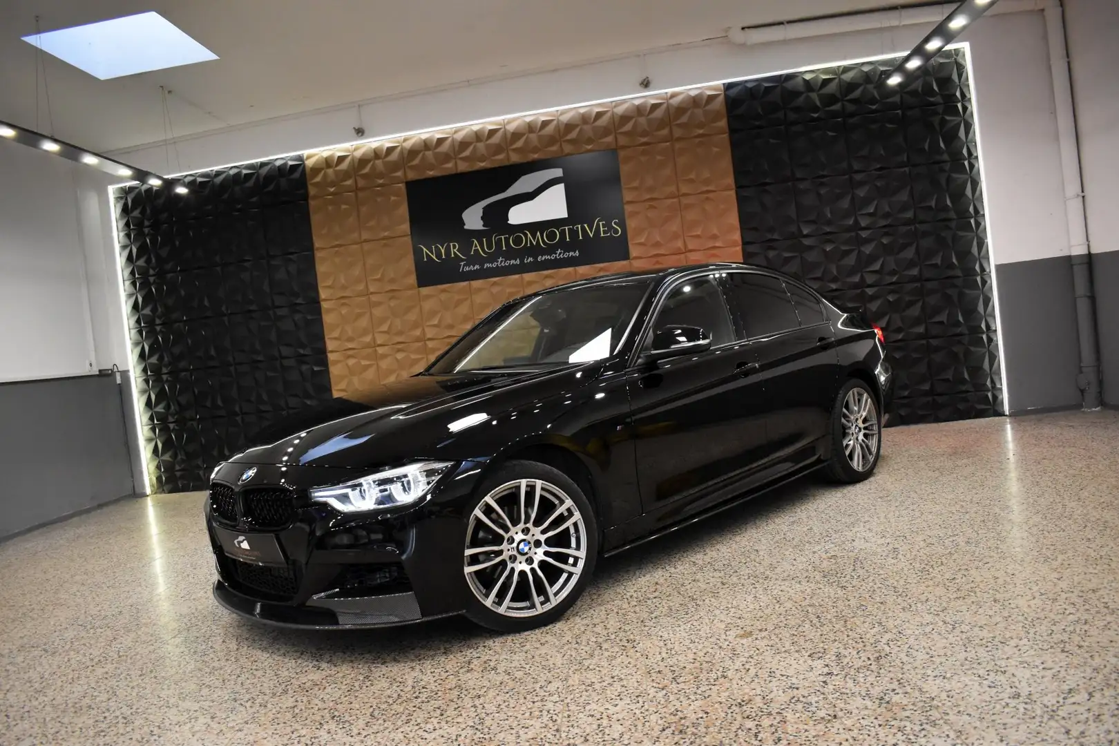 BMW 320 i Aut LCI, M-PERFORMANCE, DIGI TACHO, LEDER, 5xCAM Noir - 1