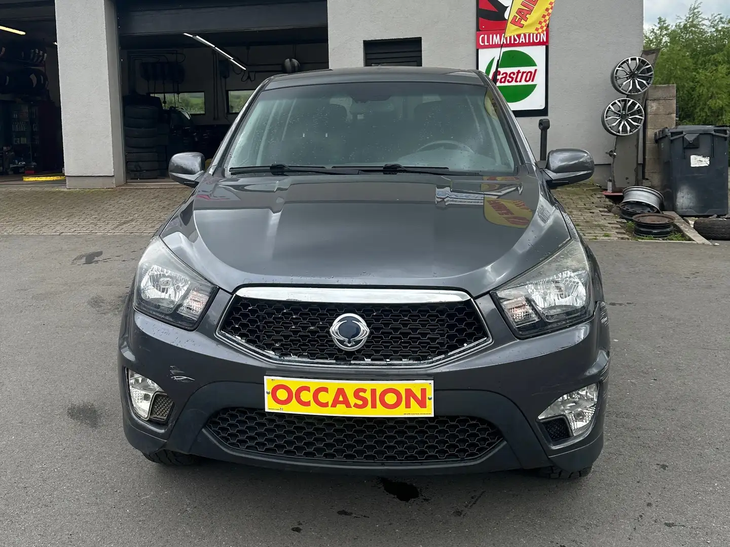 SsangYong Actyon sport 2 L crdi 150CH siva - 1