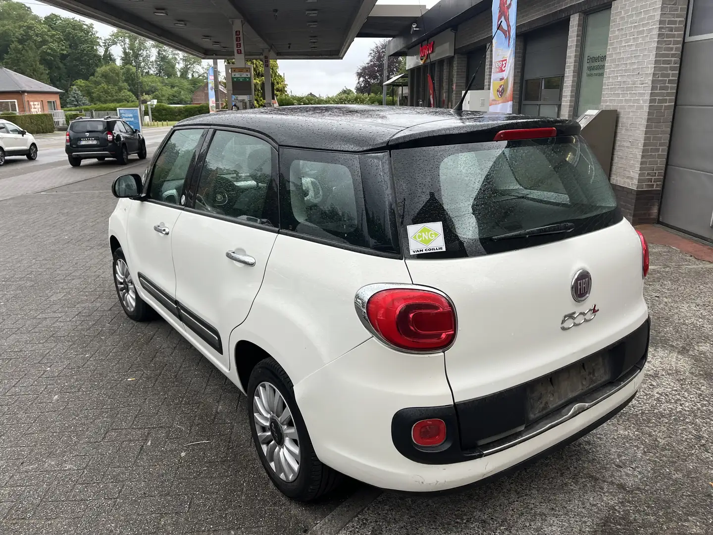 Fiat 500L 0.9 T TwinAir CNG Lounge toit ouvrant - 2