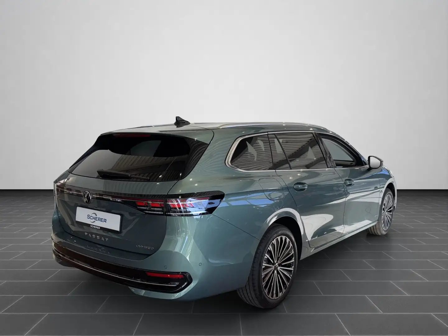 Volkswagen Passat Variant Elegance 1,5 l eHybrid OPF 110 kW Grün - 2