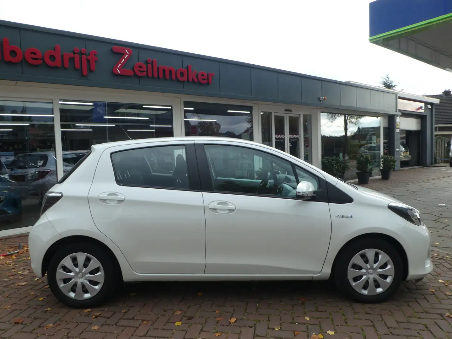 Toyota Yaris 1.5 Full Hybrid Aspiration Clima, Navi, Camera, Af Wit - 2