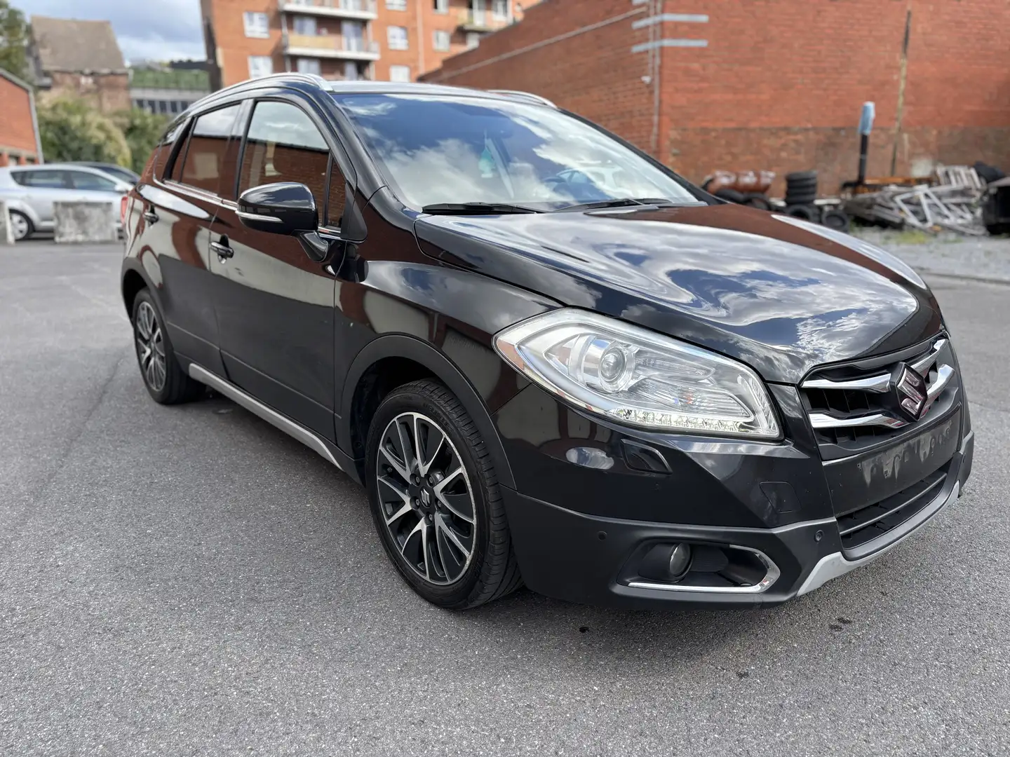 Suzuki SX4 S-Cross 1.6i GL+ CVT//boite auto//cuir//camera// pano//Gps Noir - 1