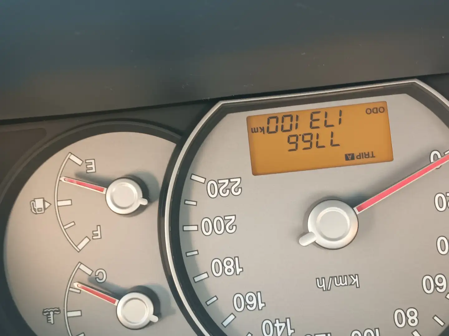 Kia Carens CRDi DPF LX Černá - 1