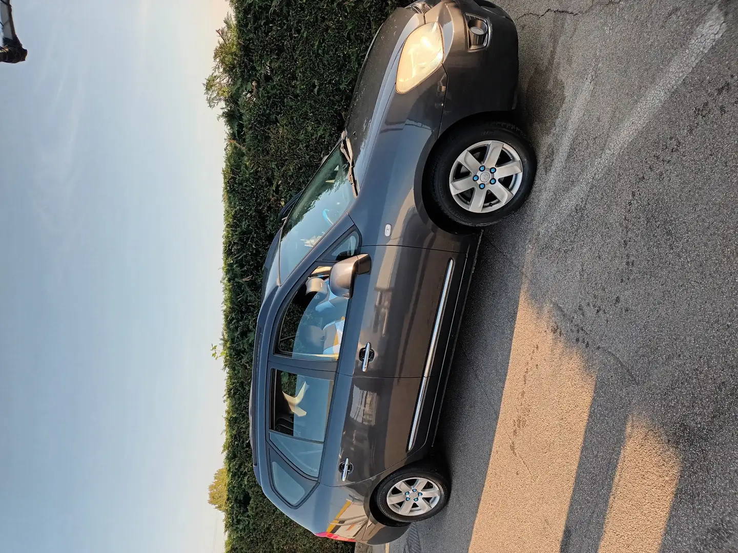 Kia Carens CRDi DPF LX Černá - 2